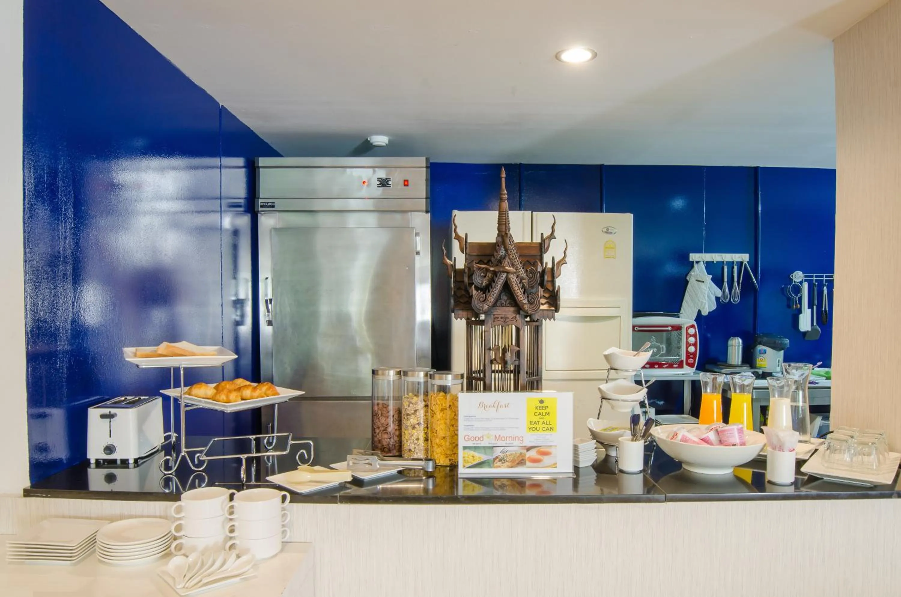 Food in iCheck inn Residences Sathorn