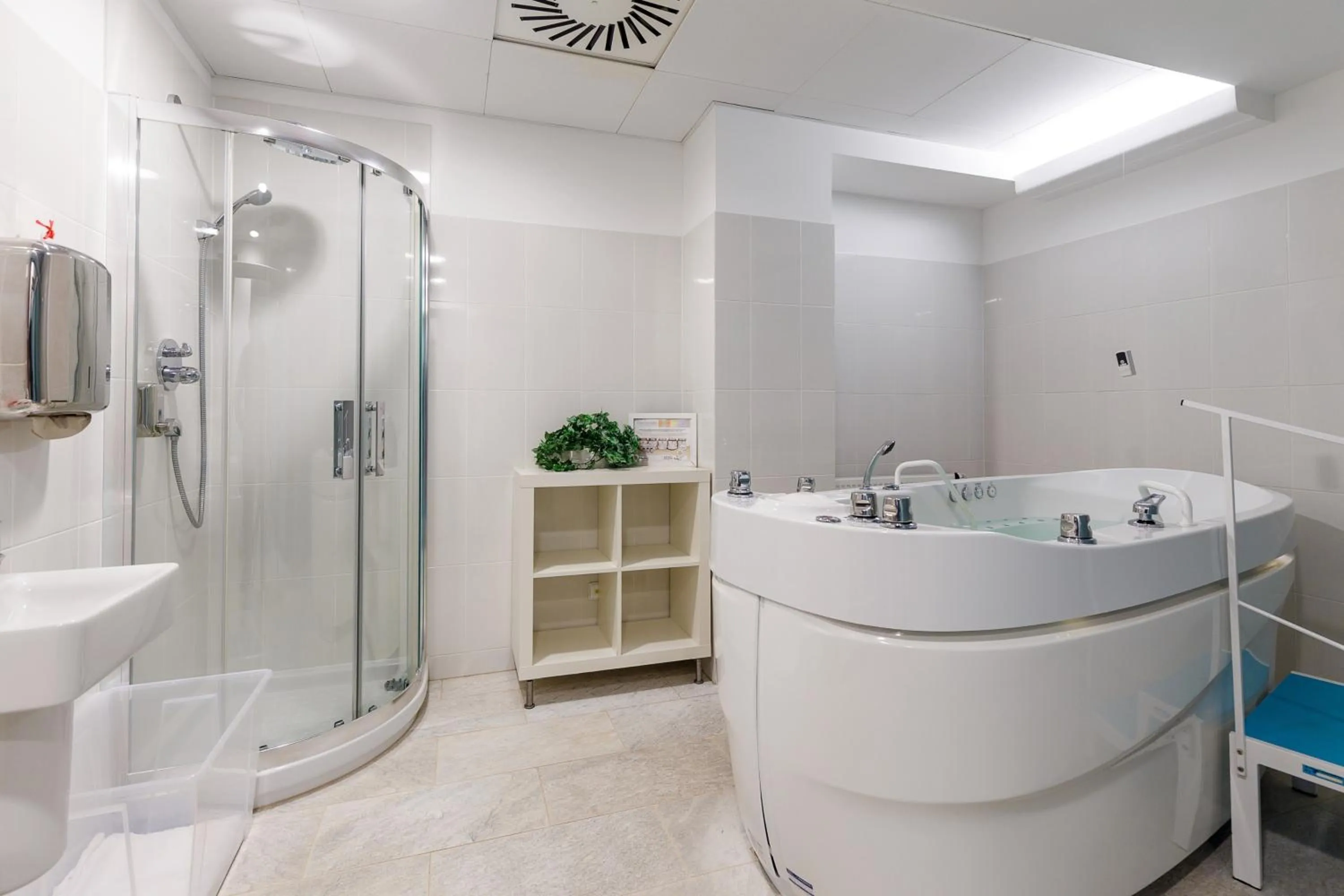 Hot Spring Bath in Hotel Thermal