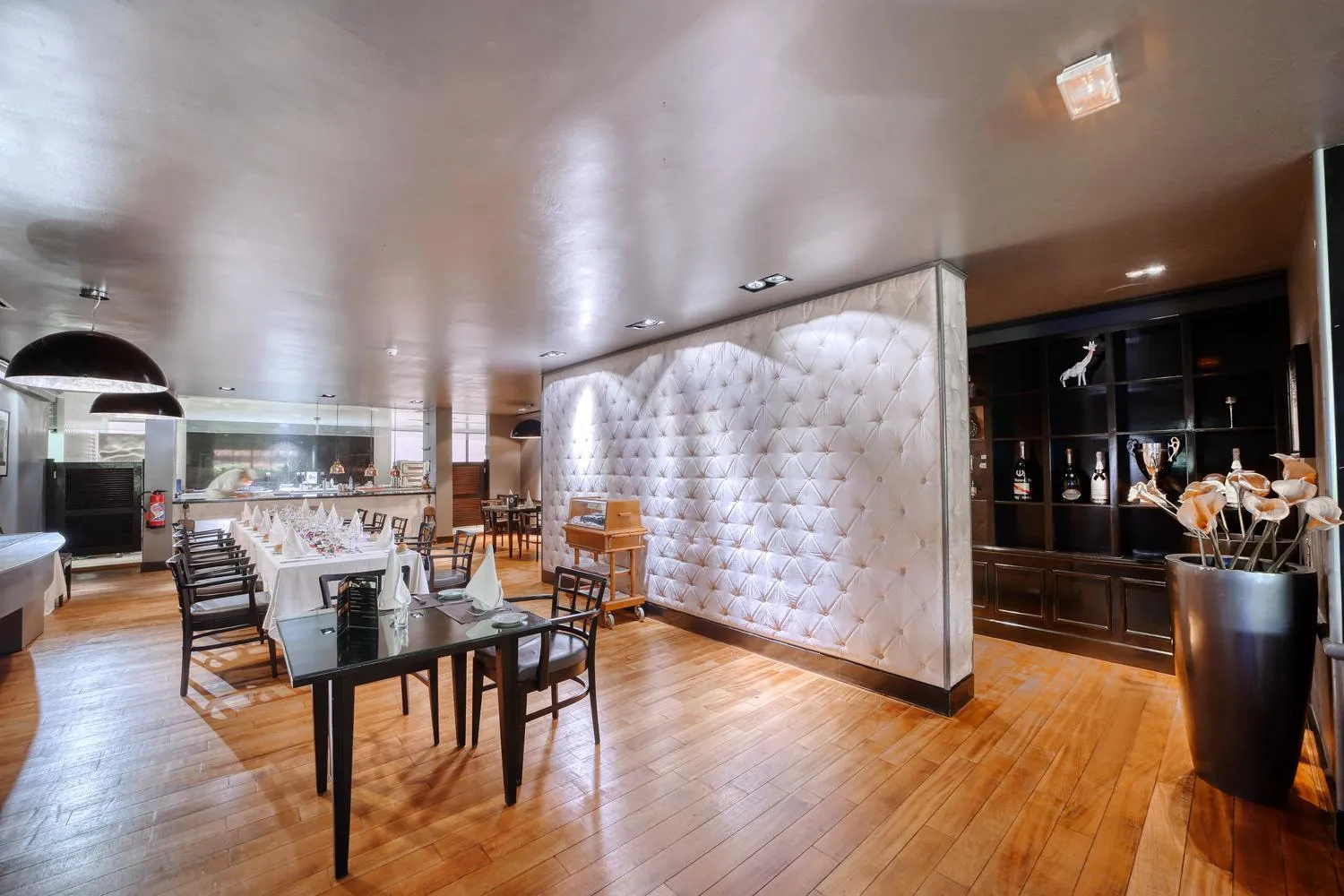 Restaurant/places to eat in AKWA PALACE Douala