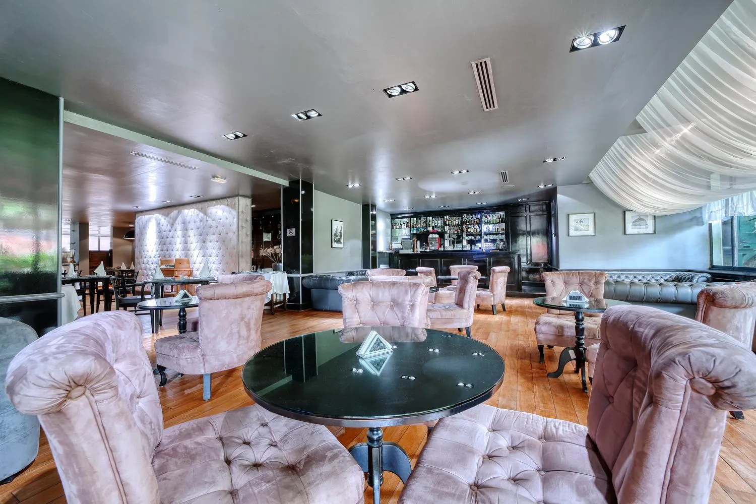 Restaurant/places to eat in AKWA PALACE Douala