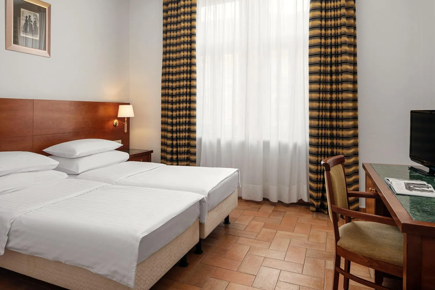 Bed in Hotel Galileo