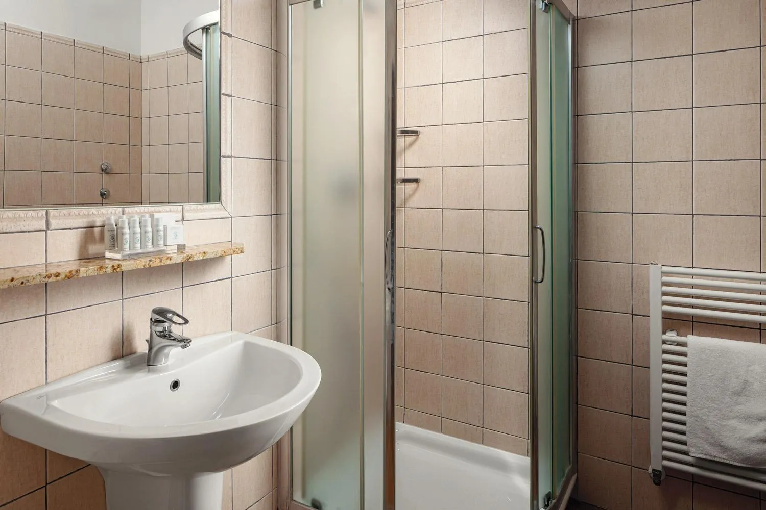 Shower in Hotel Galileo