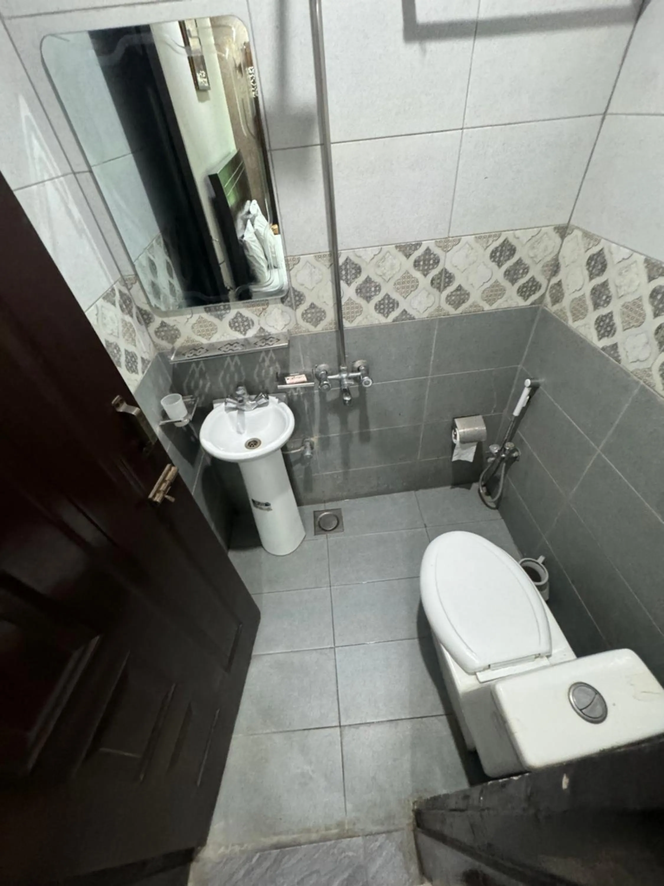 Shower in Millat Hotel G9-4