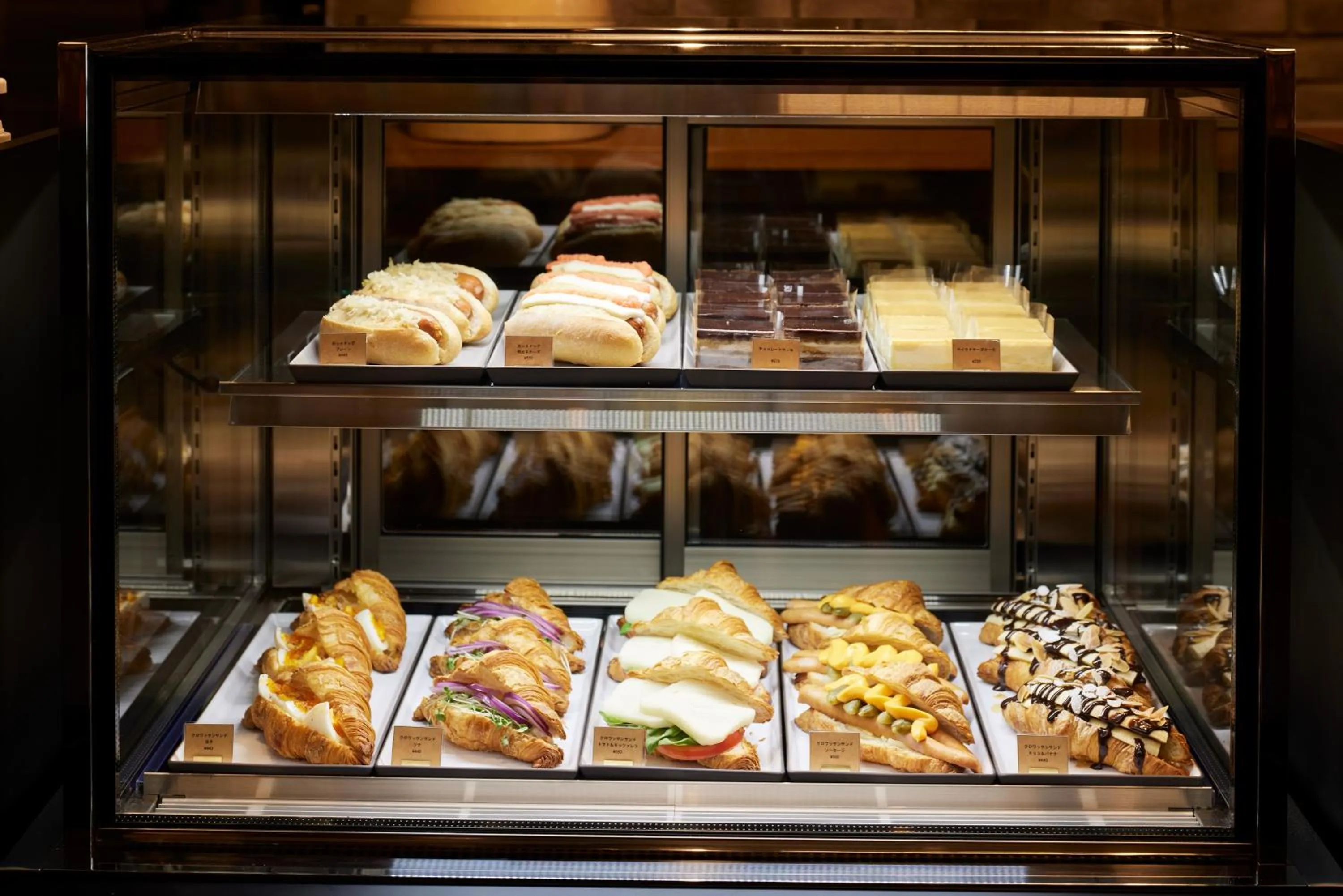 Restaurant/places to eat in LAMP LIGHT BOOKS HOTEL fukuoka