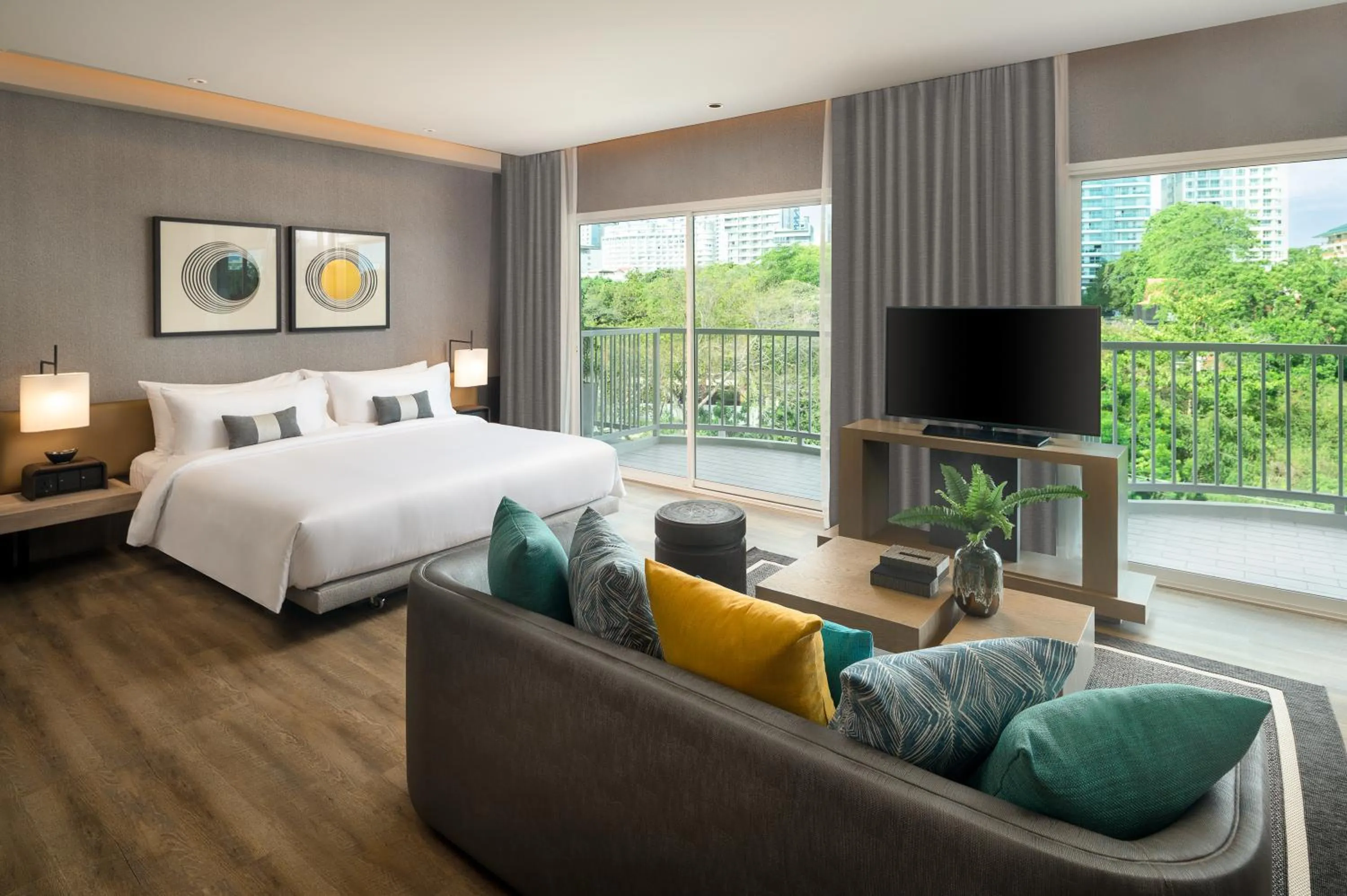 Living room, Bed in Cross Pattaya Pratamnak