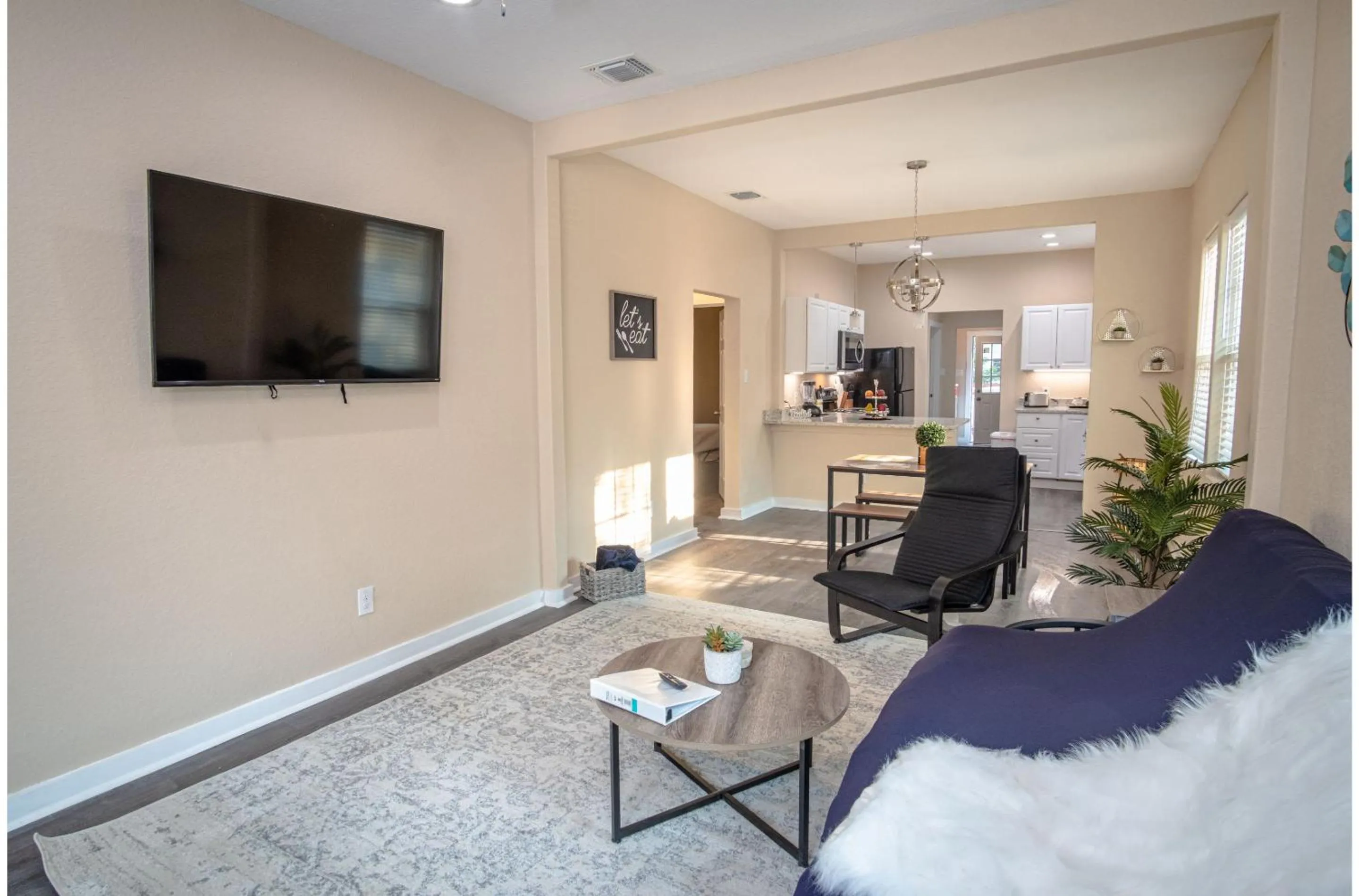 Living room in 3BR2BA Remodeled House Near Downtown