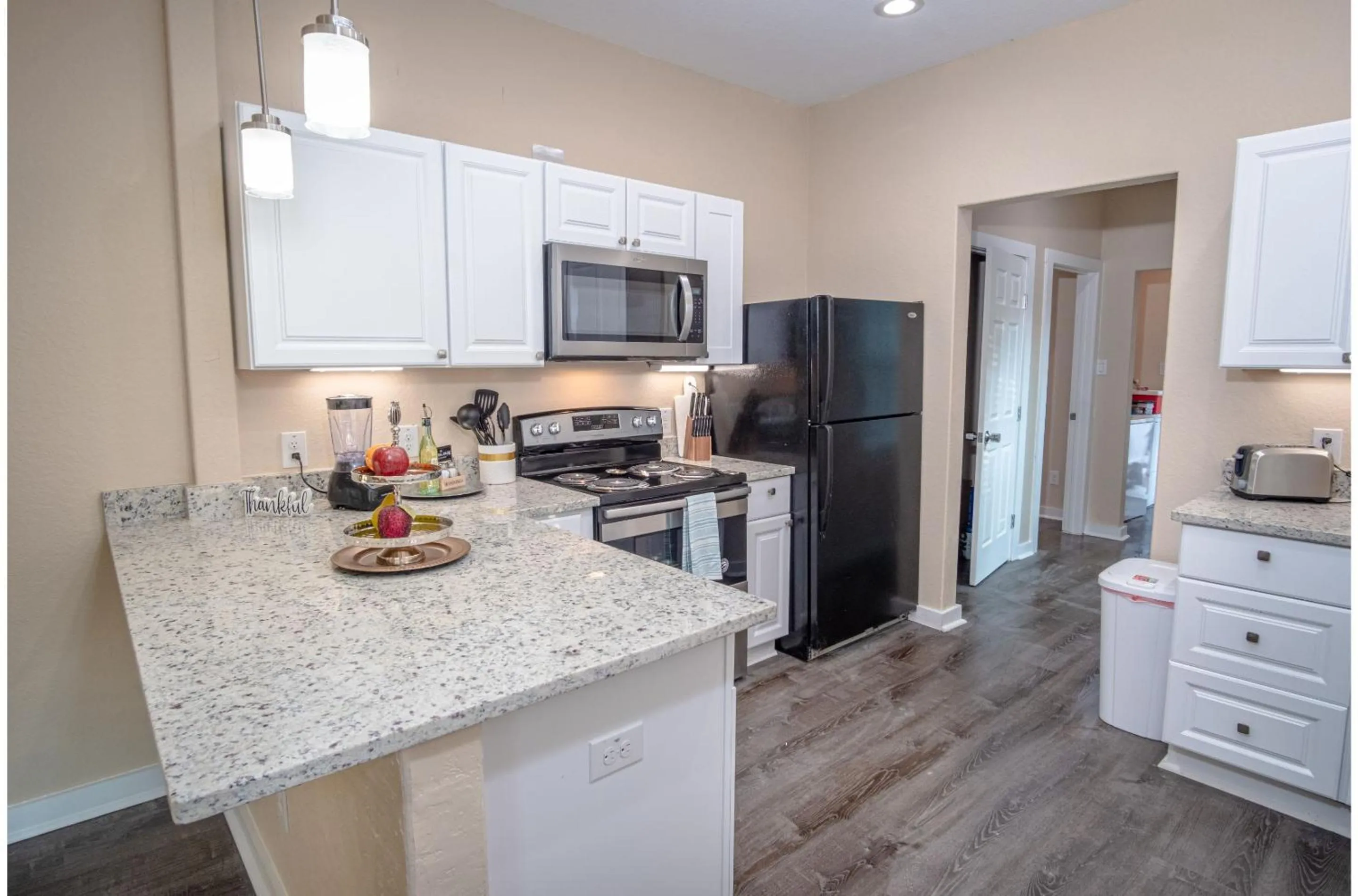Kitchen or kitchenette in 3BR2BA Remodeled House Near Downtown