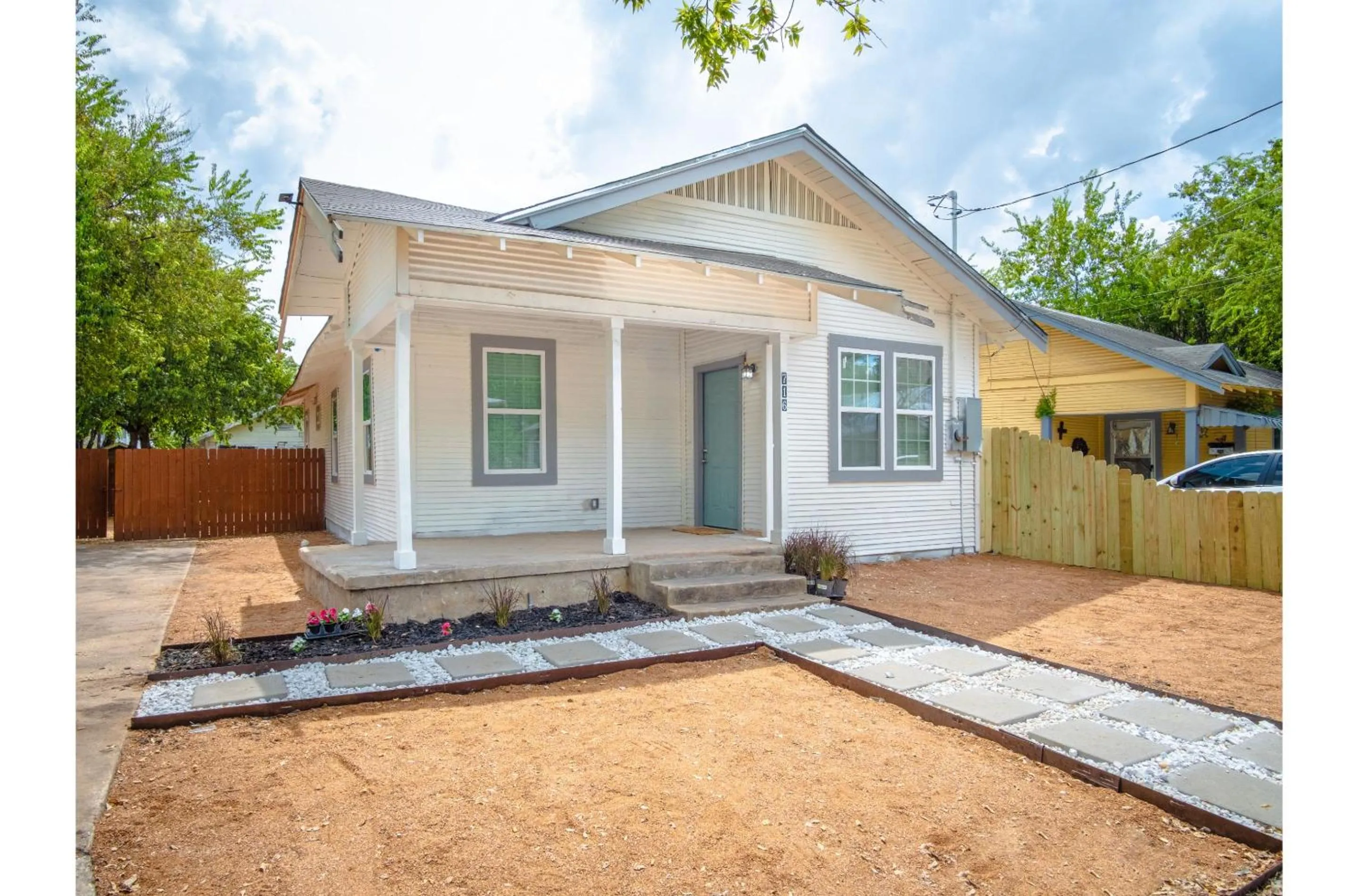 Property building in 3BR2BA Remodeled House Near Downtown