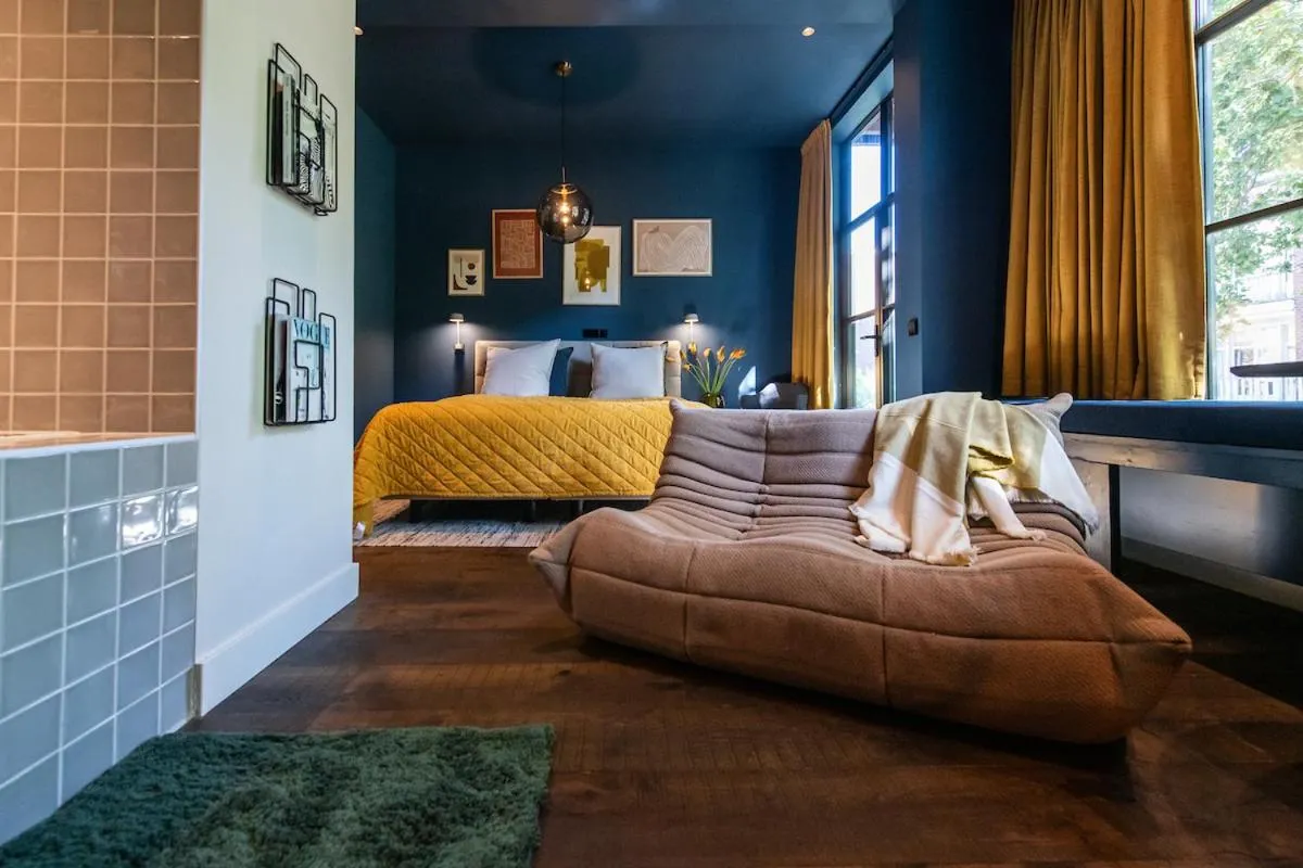 Bed in Luxurious Residence in Vondelpark/Museum District