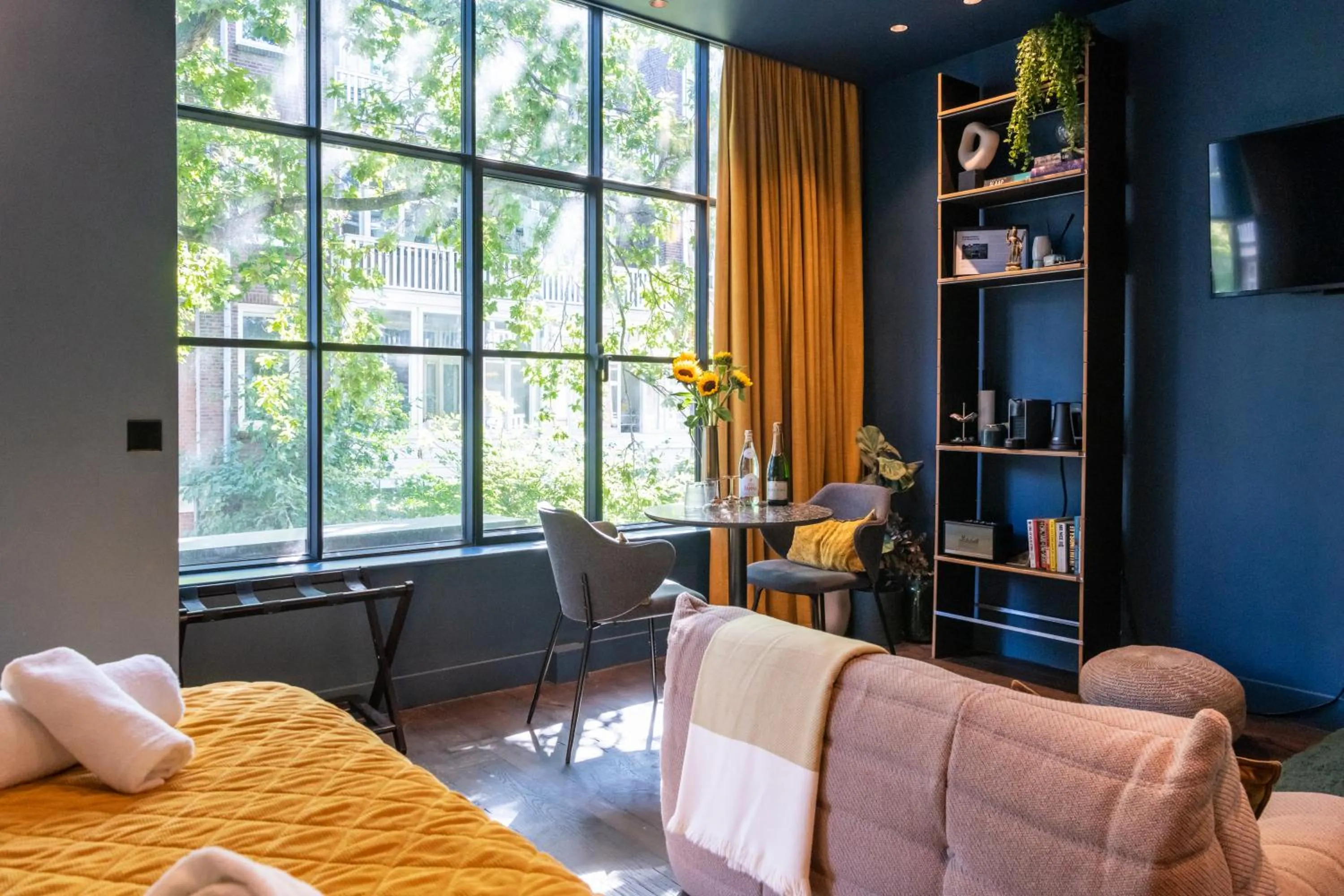 Bed in Luxurious Residence in Vondelpark/Museum District