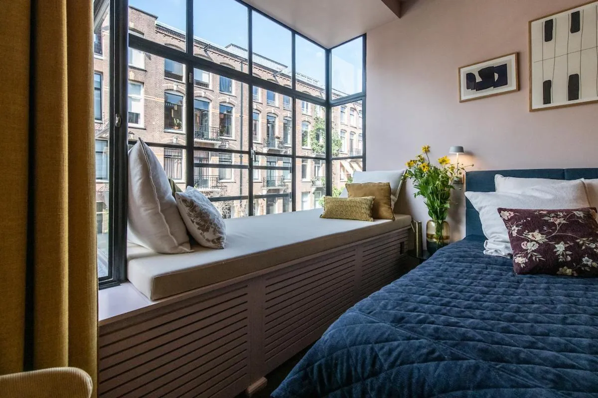 Bed in Luxurious Residence in Vondelpark/Museum District