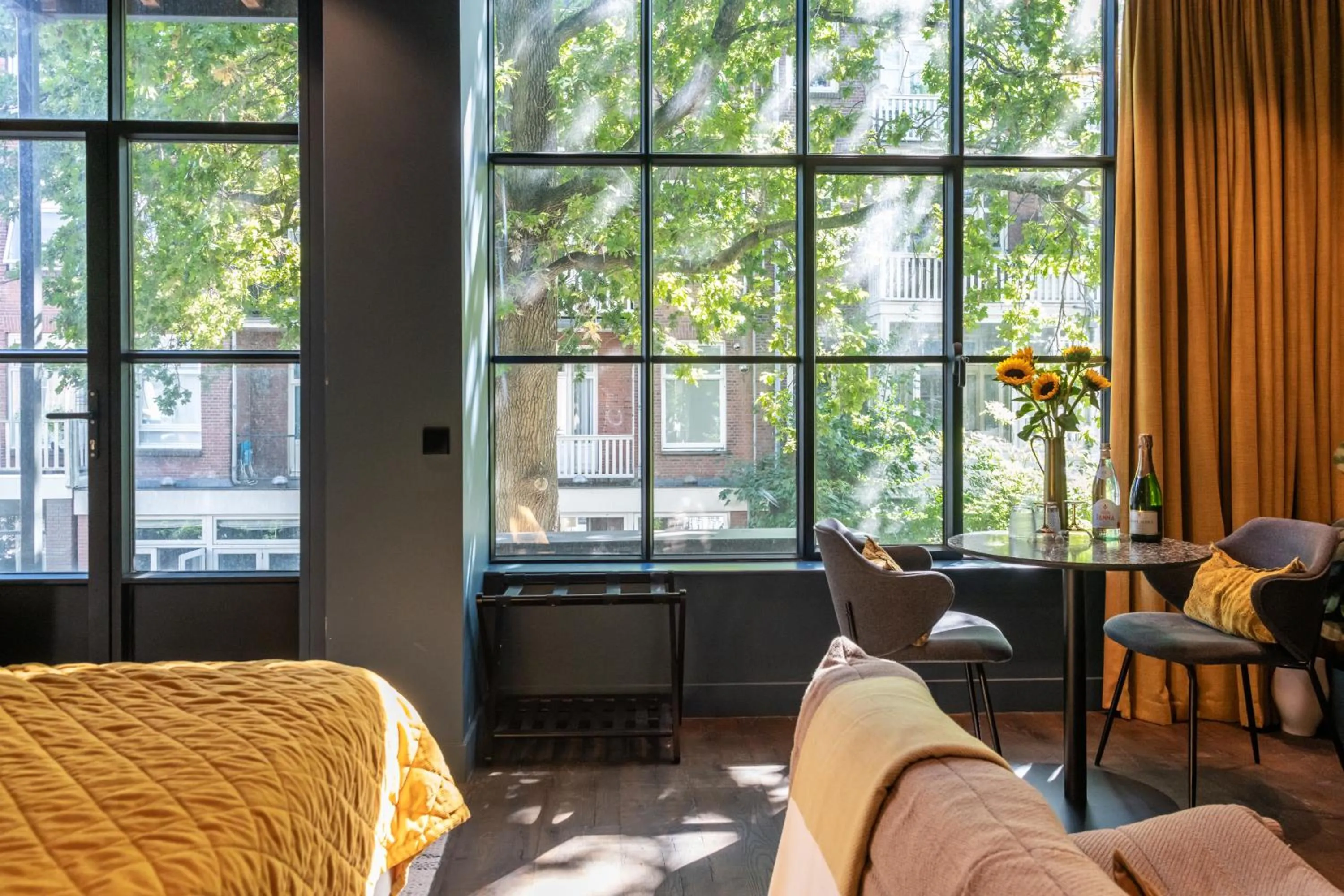 Bed in Luxurious Residence in Vondelpark/Museum District