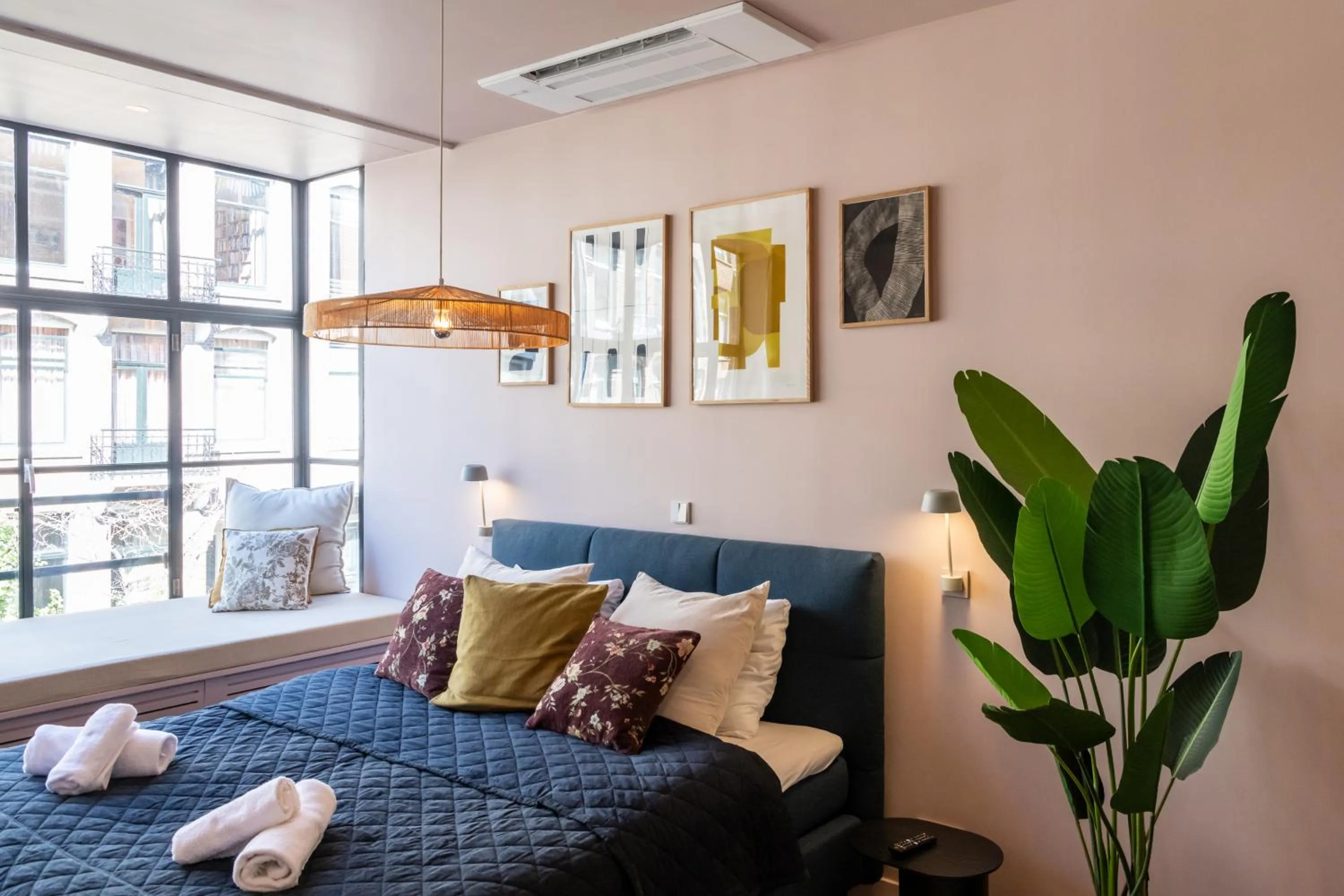 Bed in Luxurious Residence in Vondelpark/Museum District