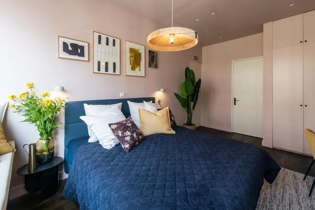 Bed in Luxurious Residence in Vondelpark/Museum District