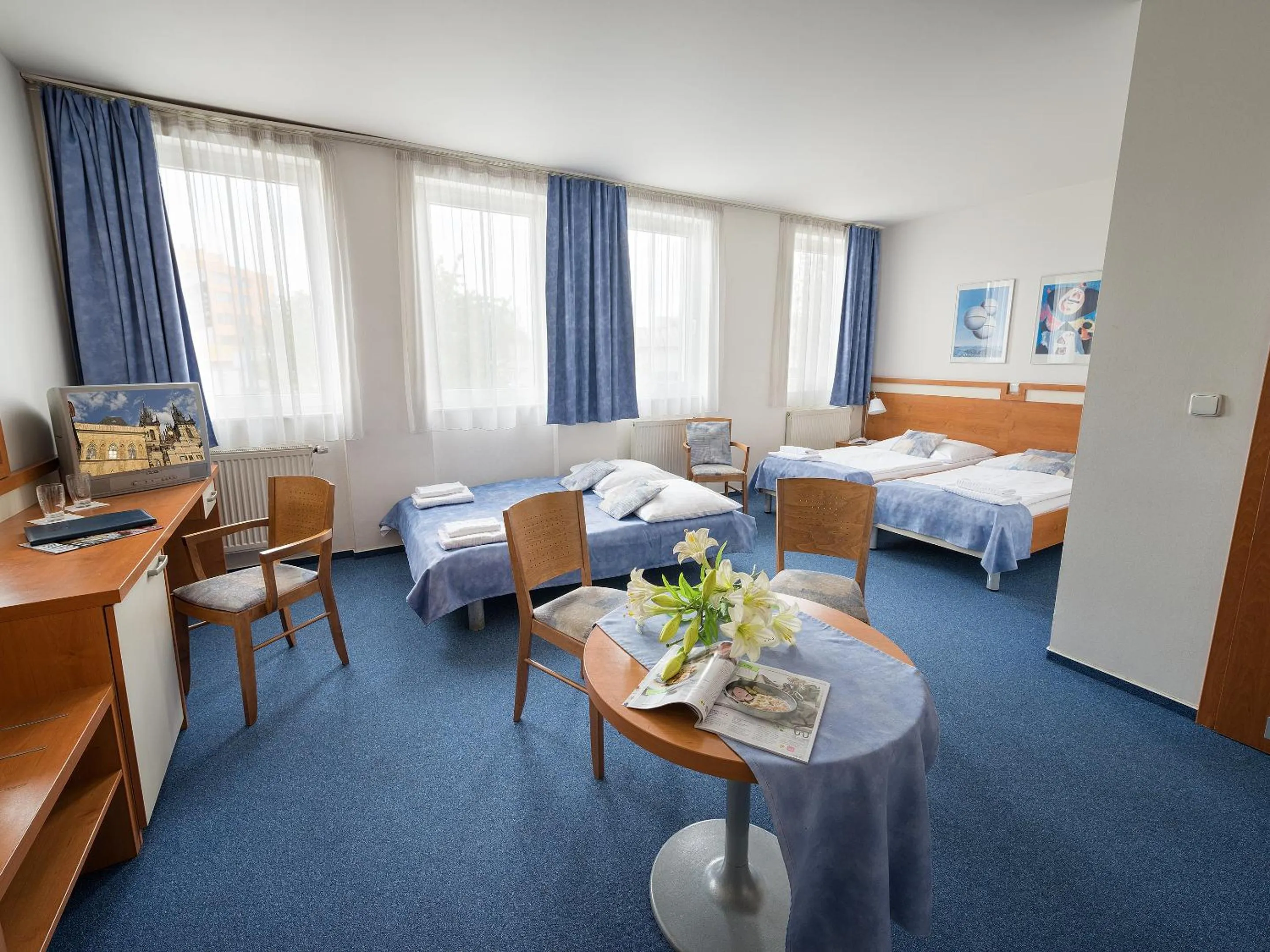 Photo of the whole room, Bed in EA Hotel Populus