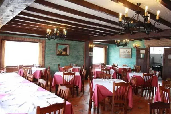 Restaurant/places to eat in Hotel Restaurante La Parra