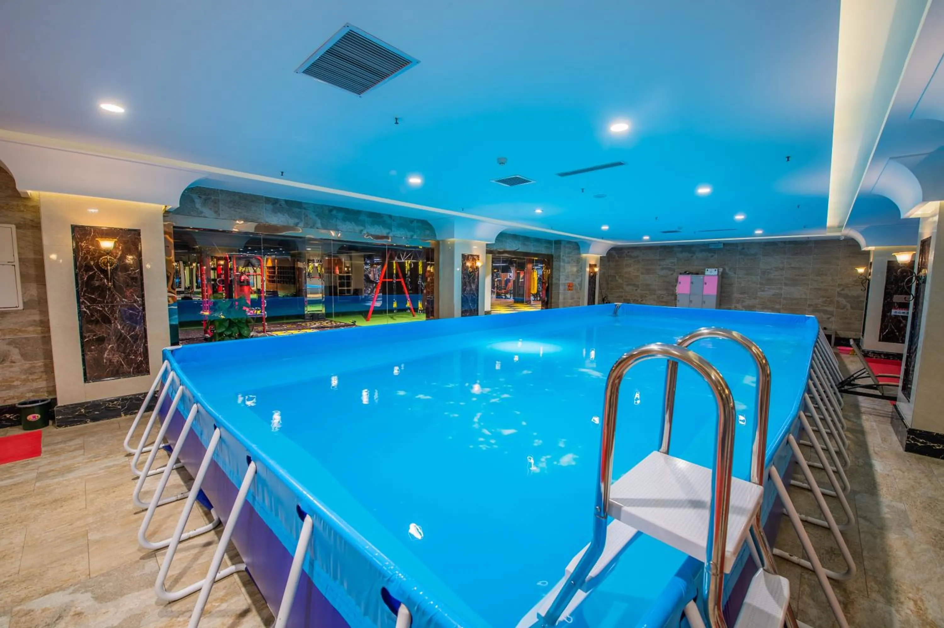 Swimming pool in Grand Skylight International Hotel Wuhai