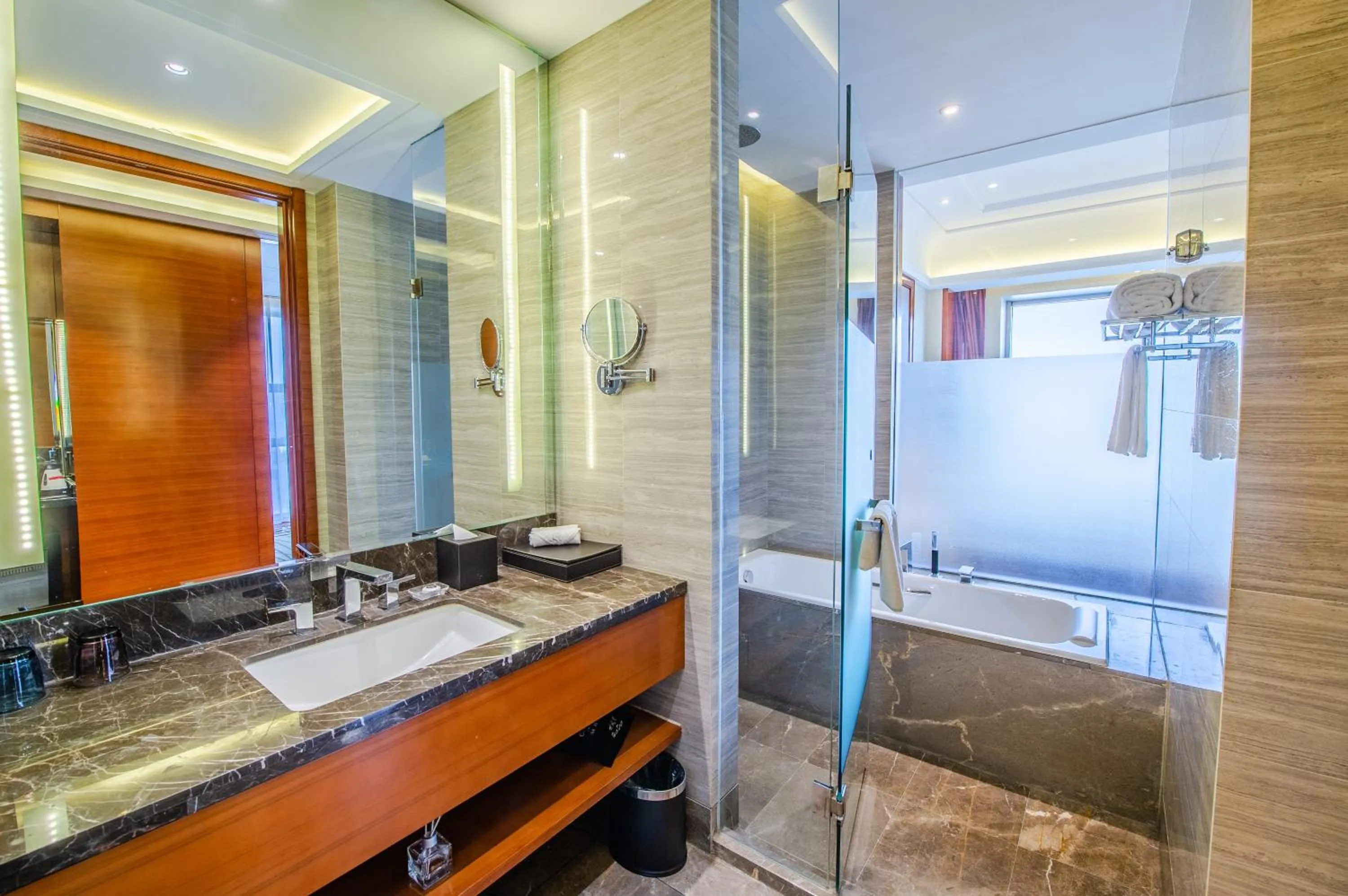 Shower in Grand Skylight International Hotel Wuhai