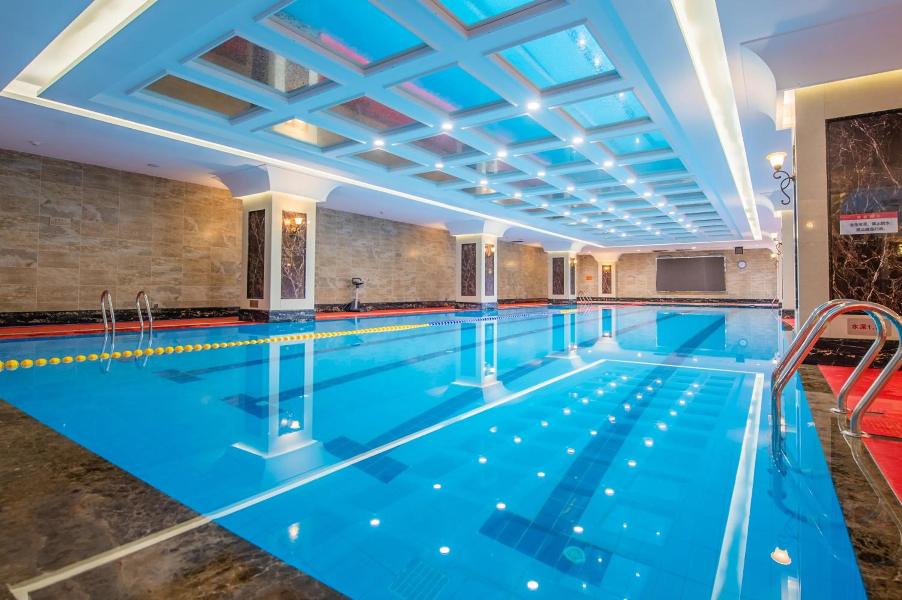 Pool view in Grand Skylight International Hotel Wuhai