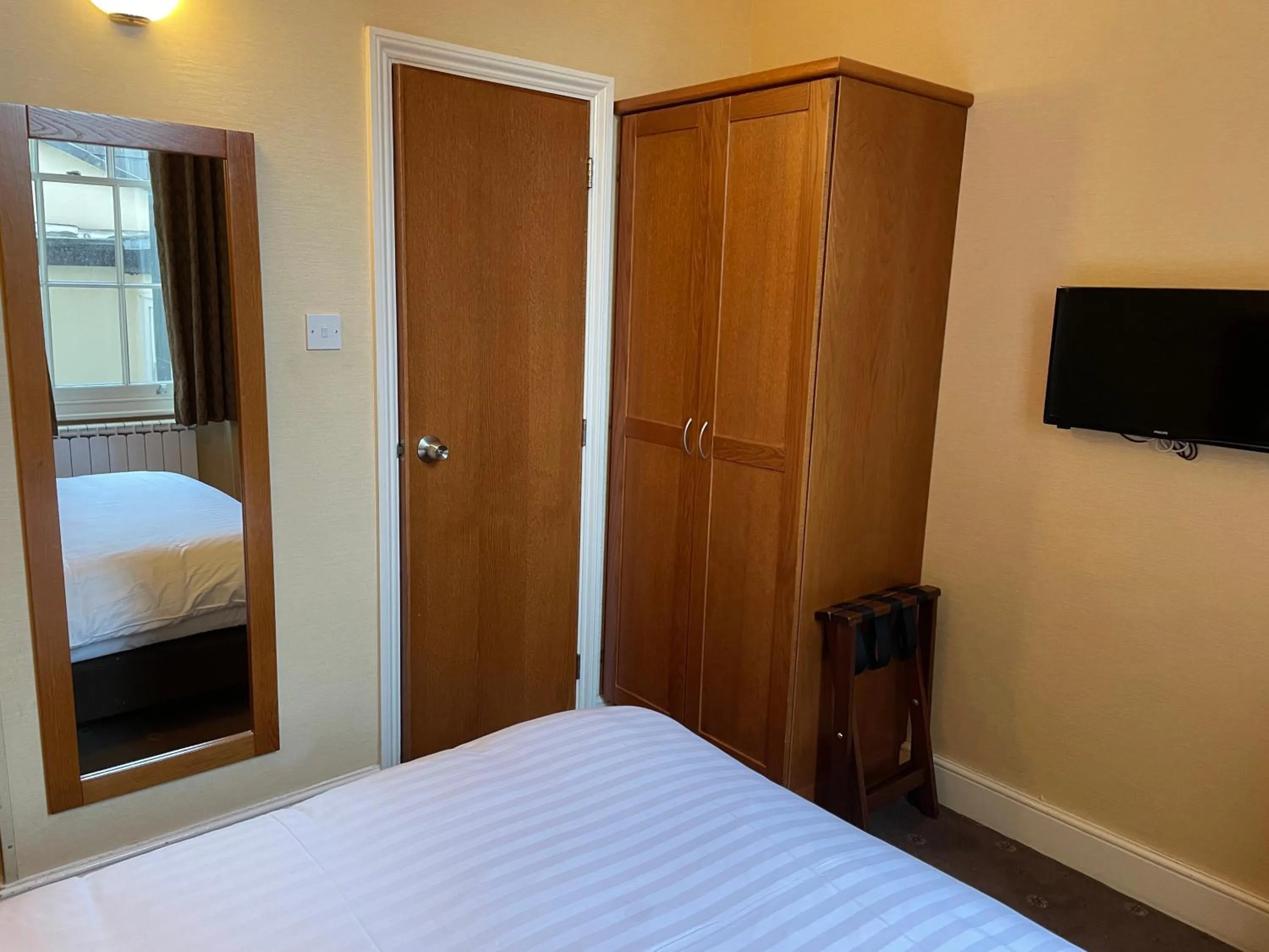 Bedroom, Bed in Orchard Hotel