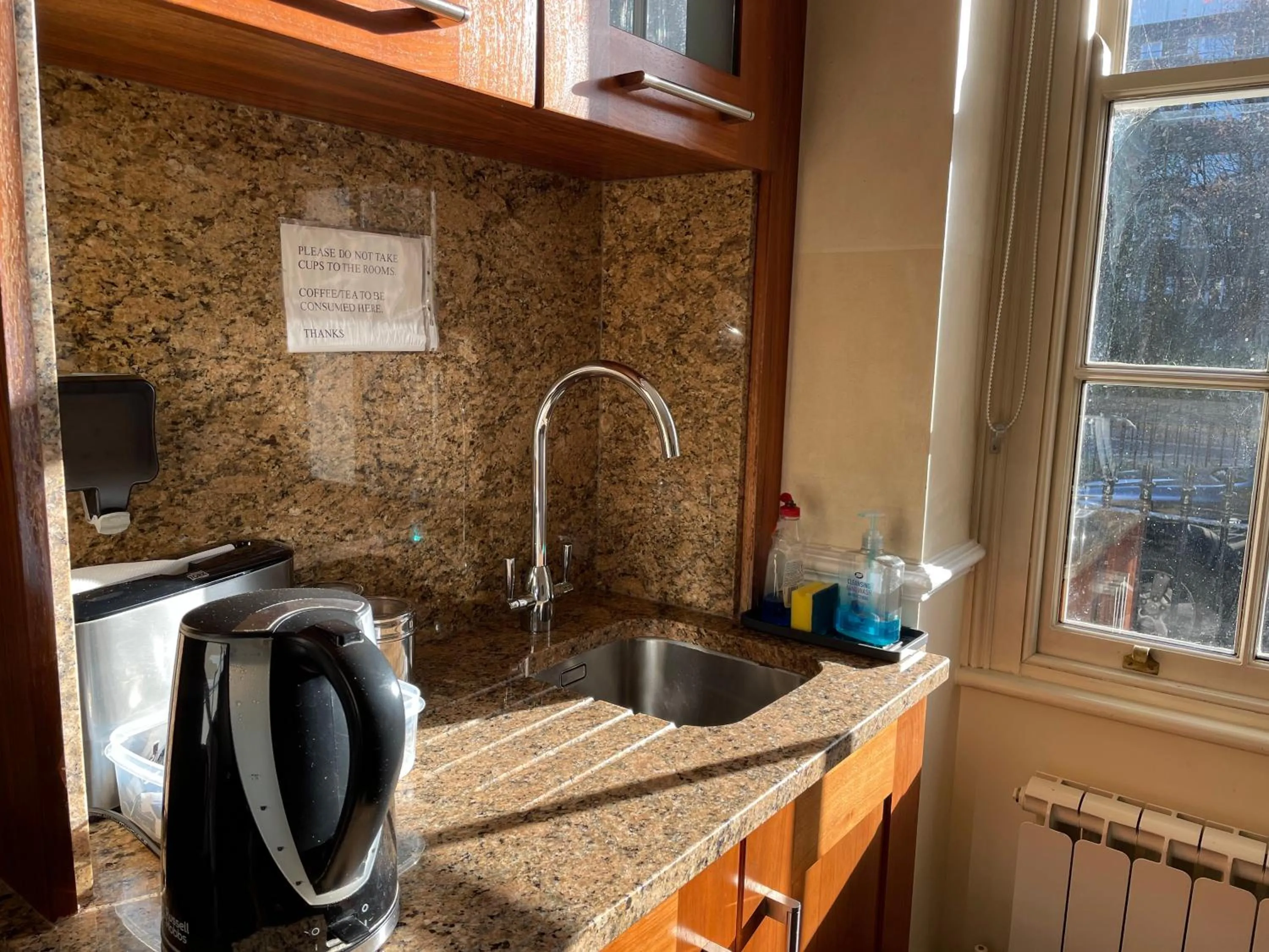 Communal kitchen in Orchard Hotel