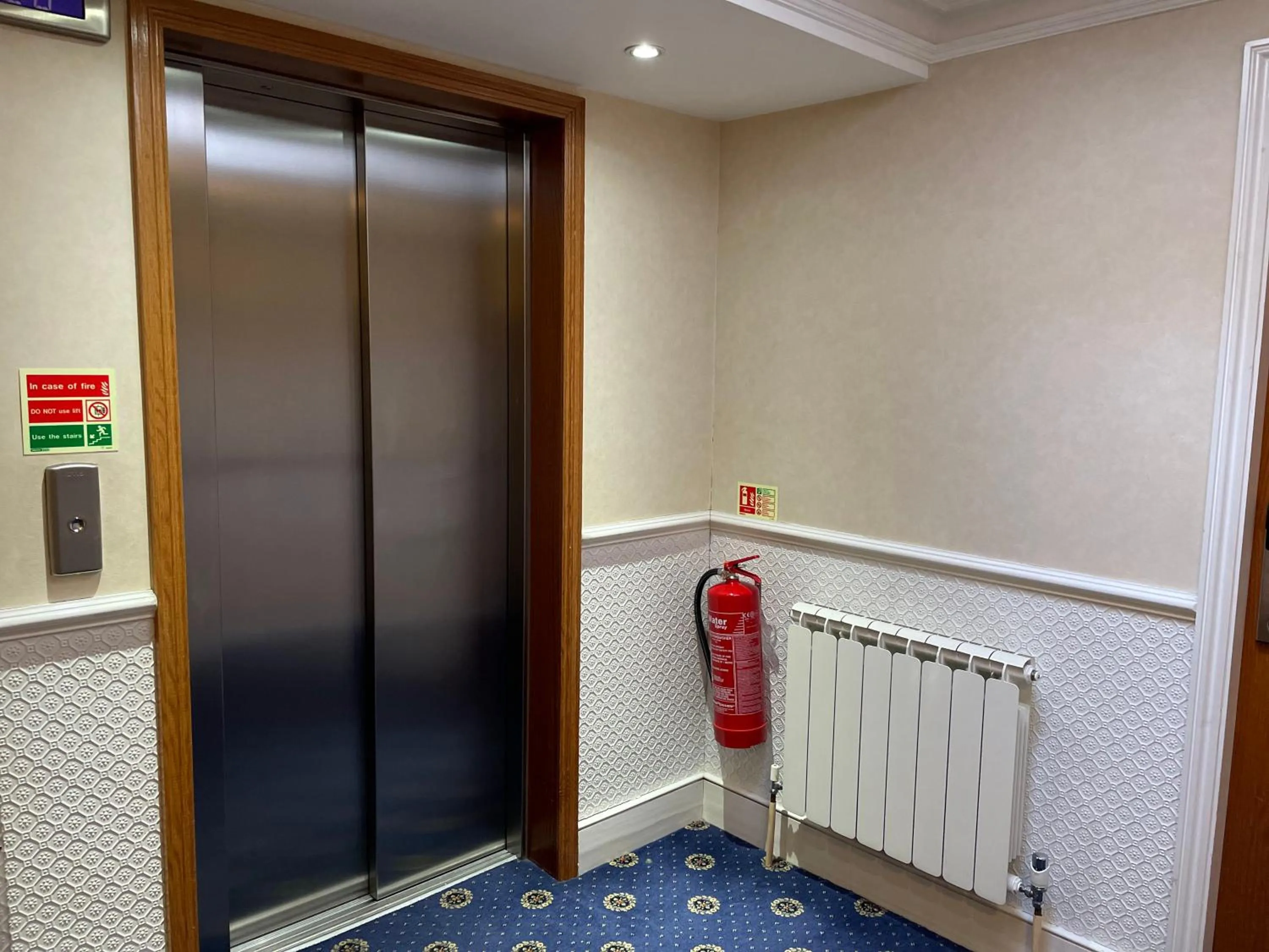 Area and facilities in Orchard Hotel