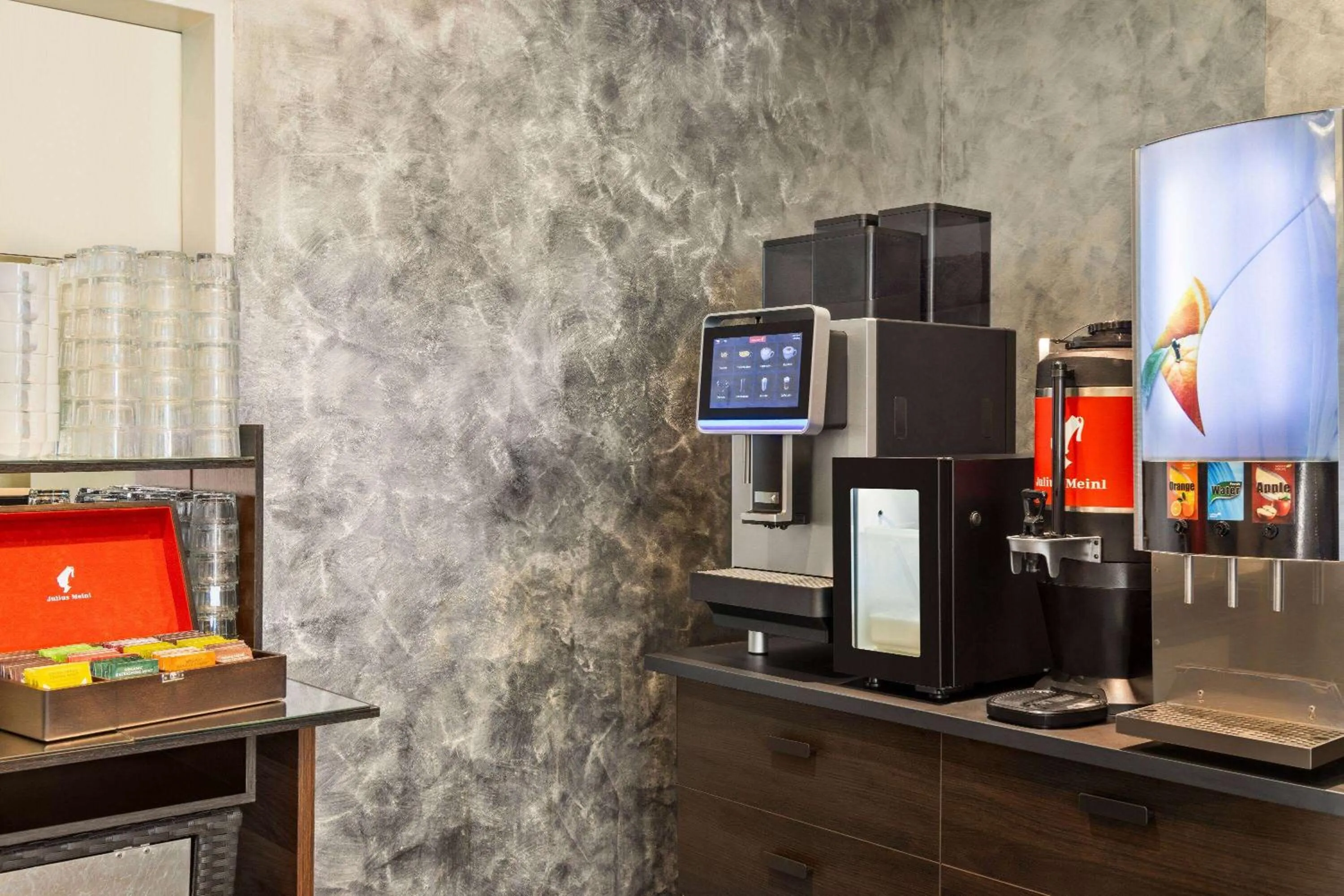 Restaurant/places to eat in Amedia Express Prague, Trademark Collection by Wyndham