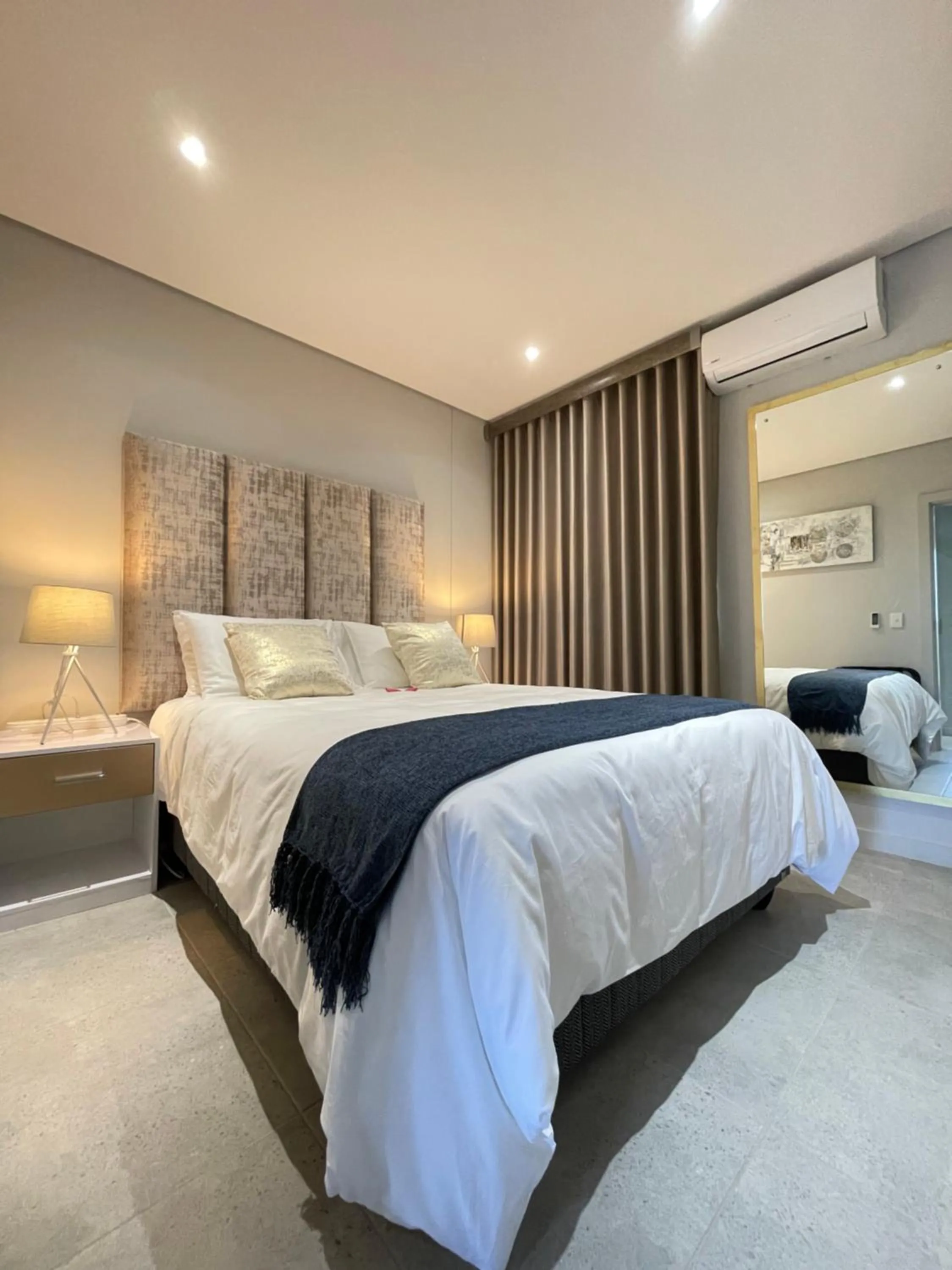 Bedroom, Bed in Glorystar 2Six2 Florida Road