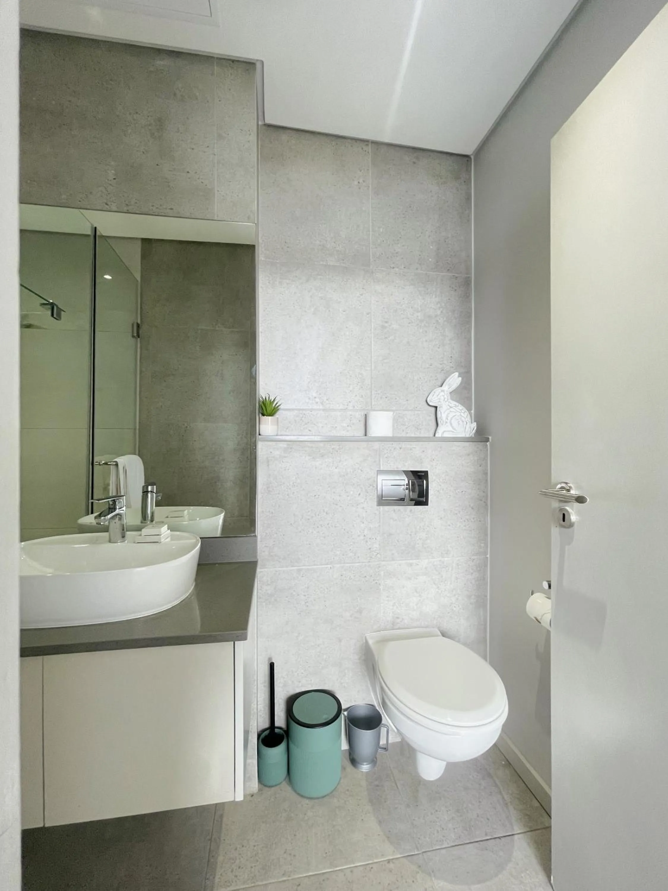 Shower in Glorystar 2Six2 Florida Road