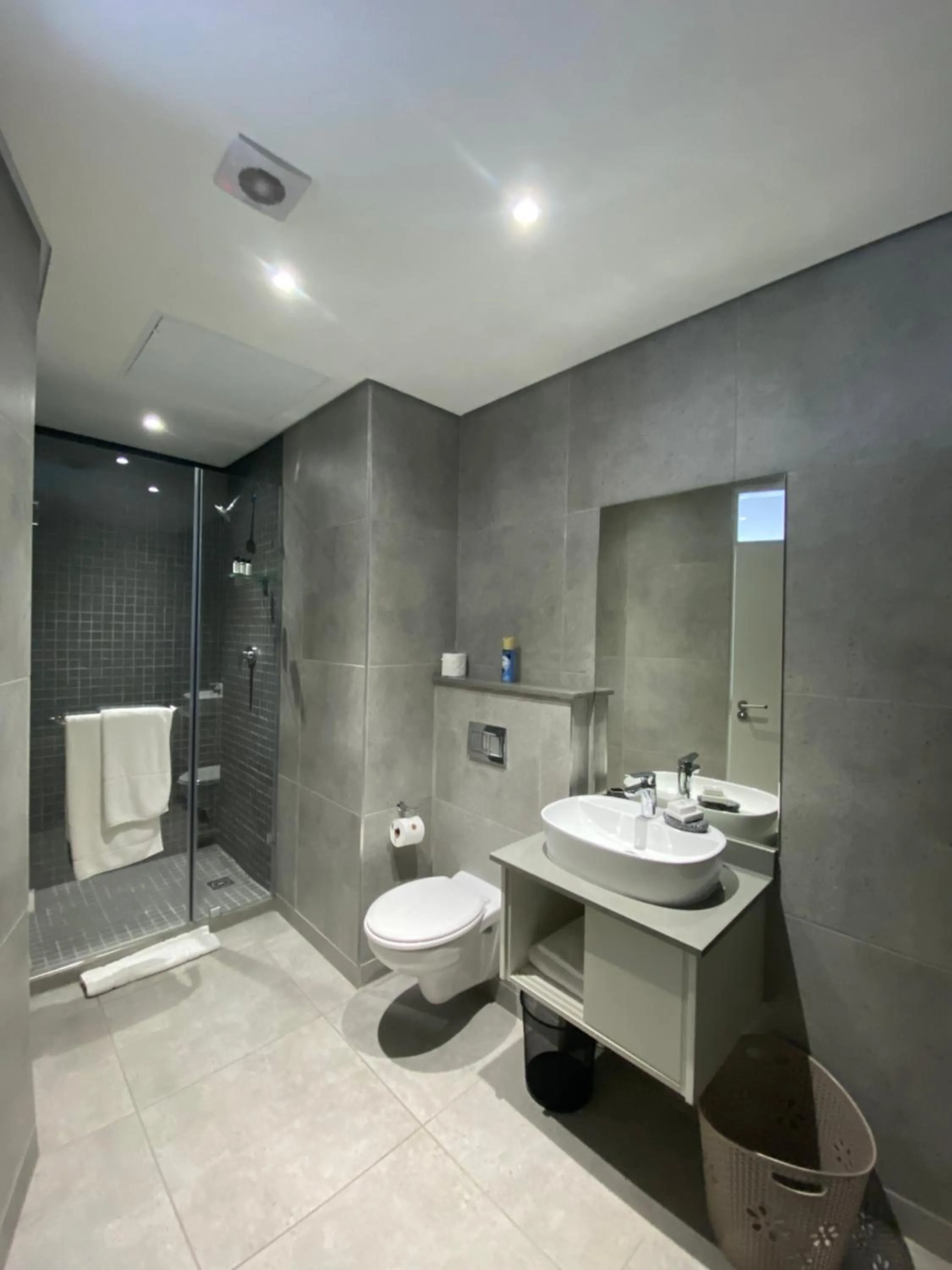 Shower in Glorystar 2Six2 Florida Road