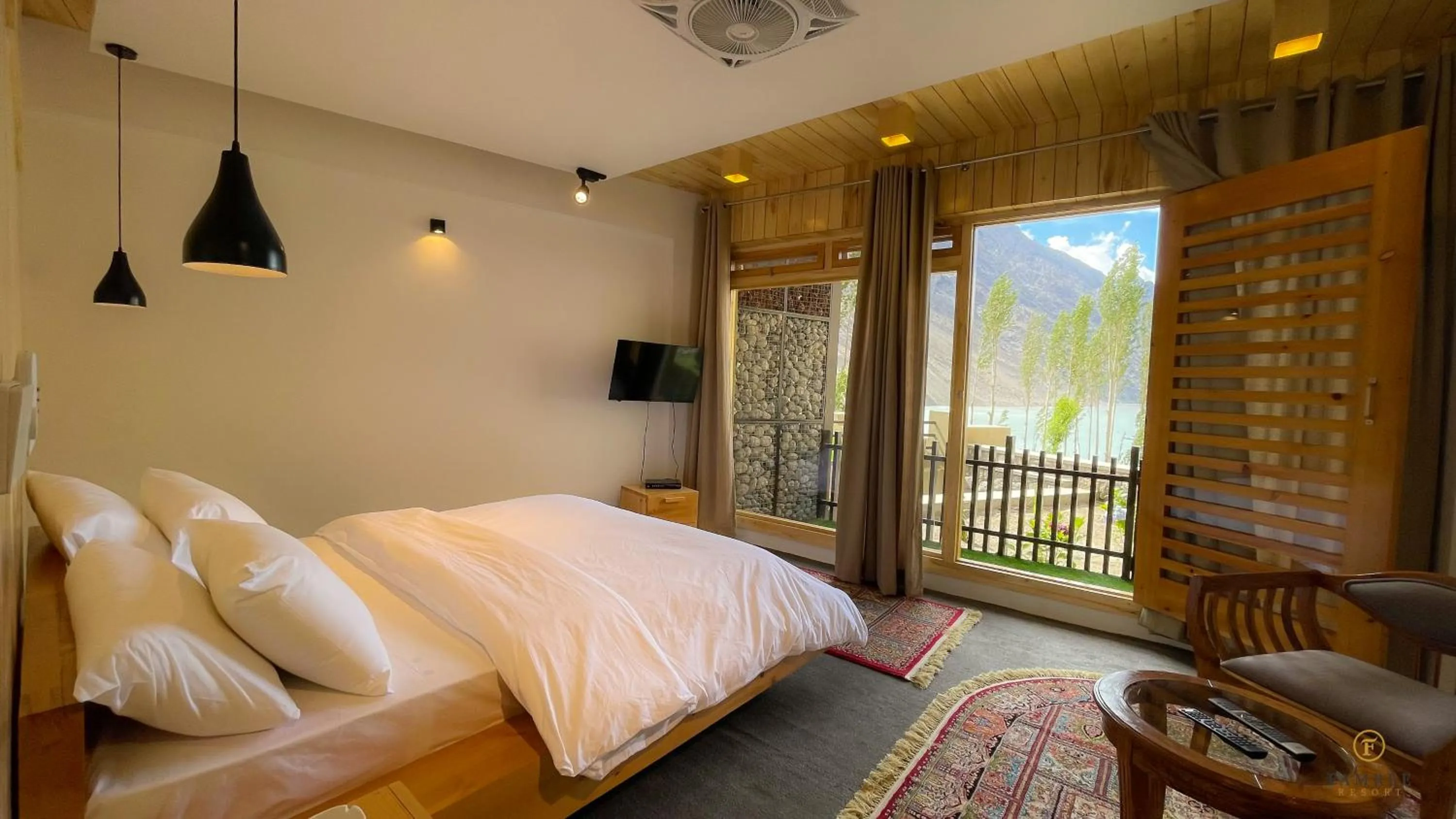 Photo of the whole room, Bed in Famree Resort Hunza