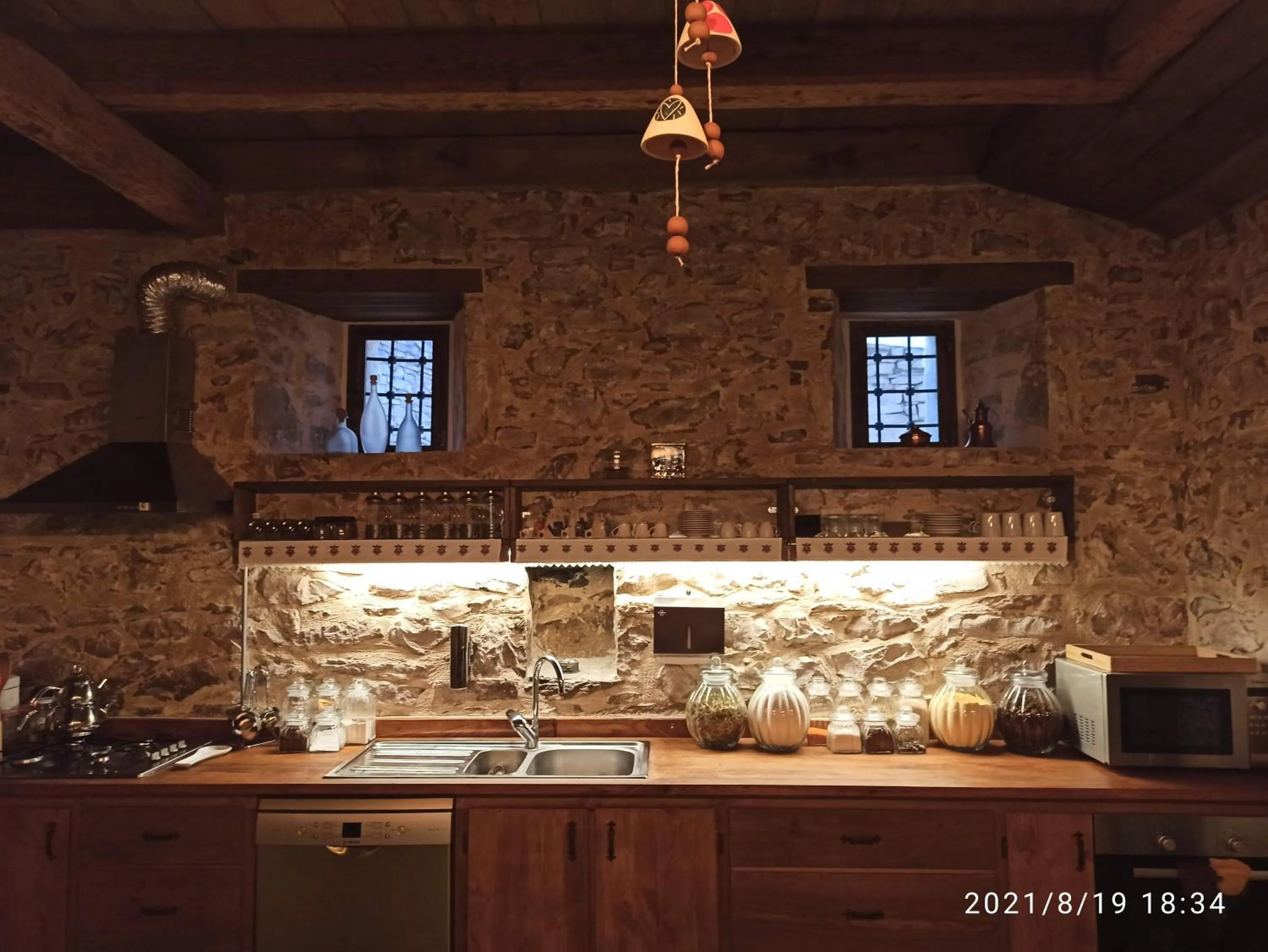 Communal kitchen in Konak Bindallı