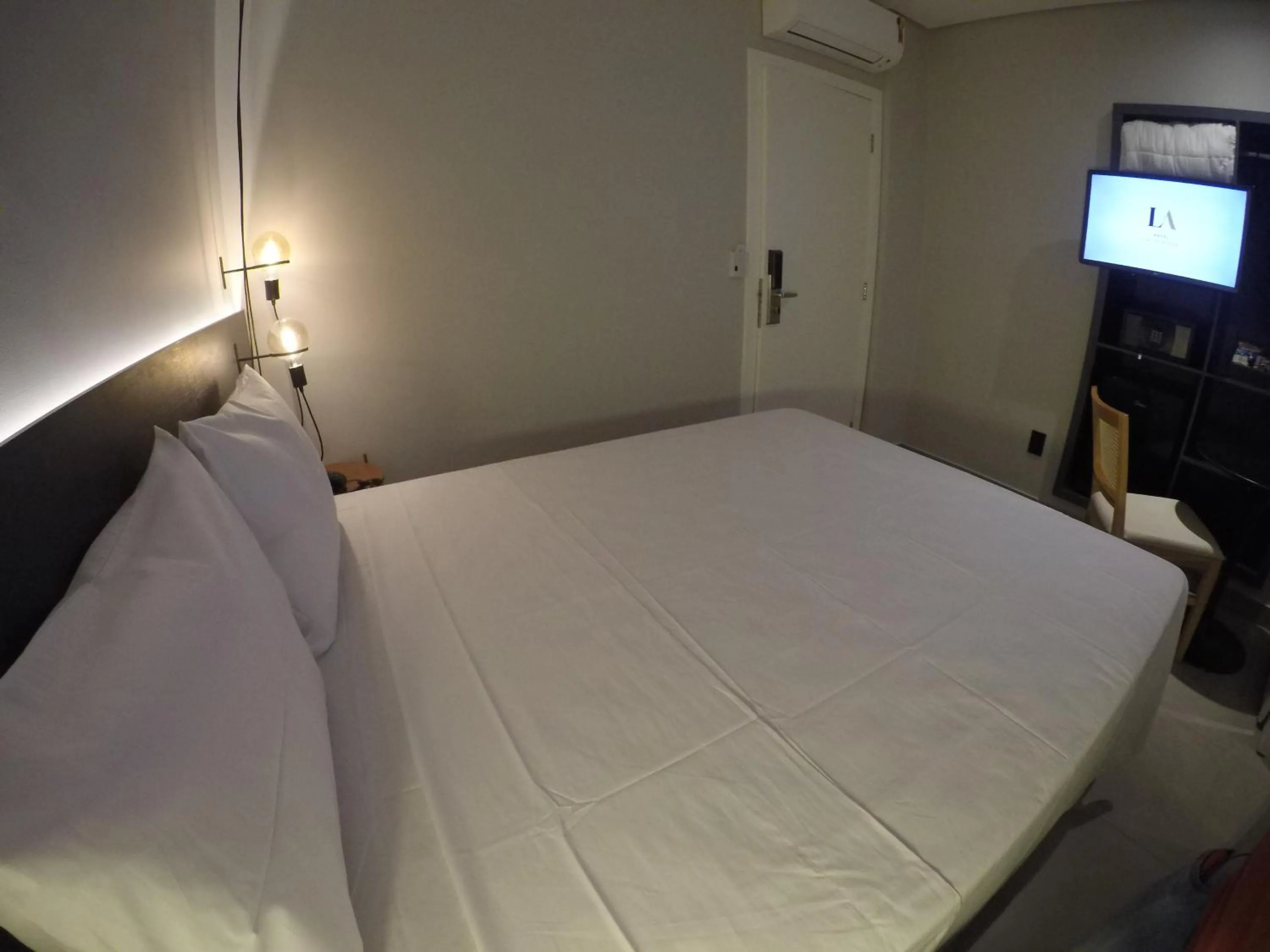 Photo of the whole room, Bed in LA HOTEL VOTUPORANGA
