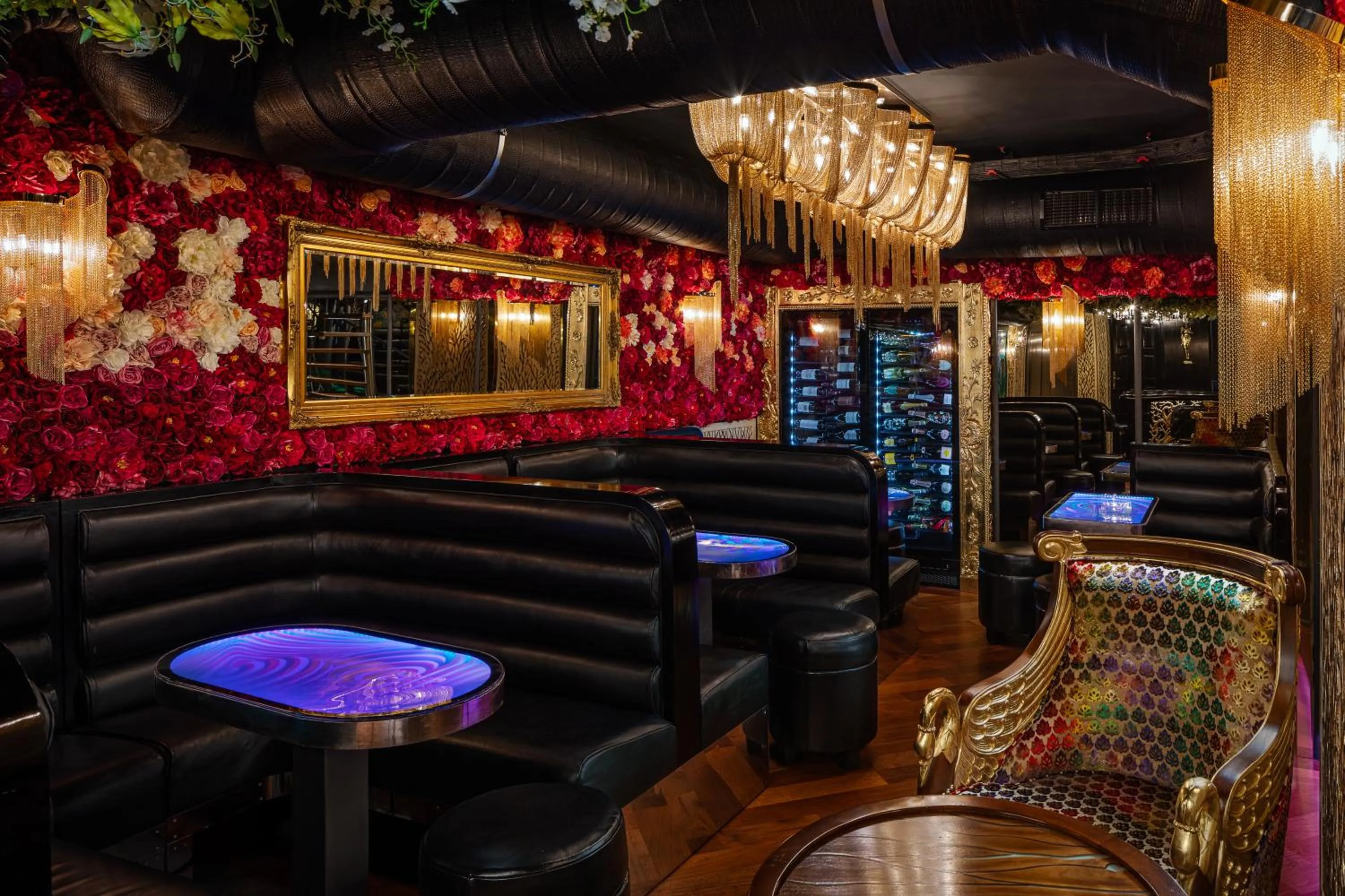 Nightclub / DJ in Hotel U Zlatého Stromu Prague by BHG