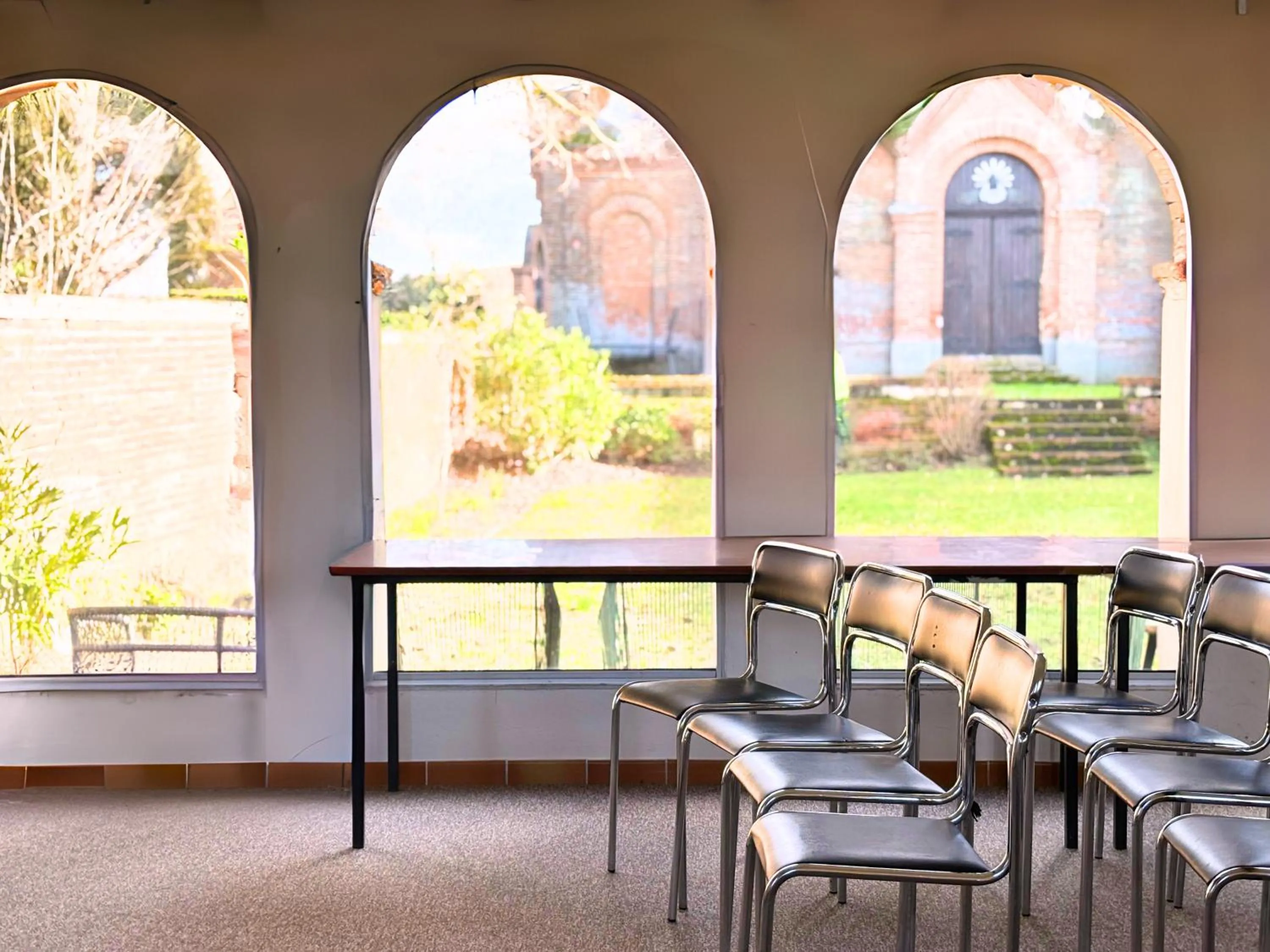 Seating area in Hotellerie de l'Abbaye du Désert