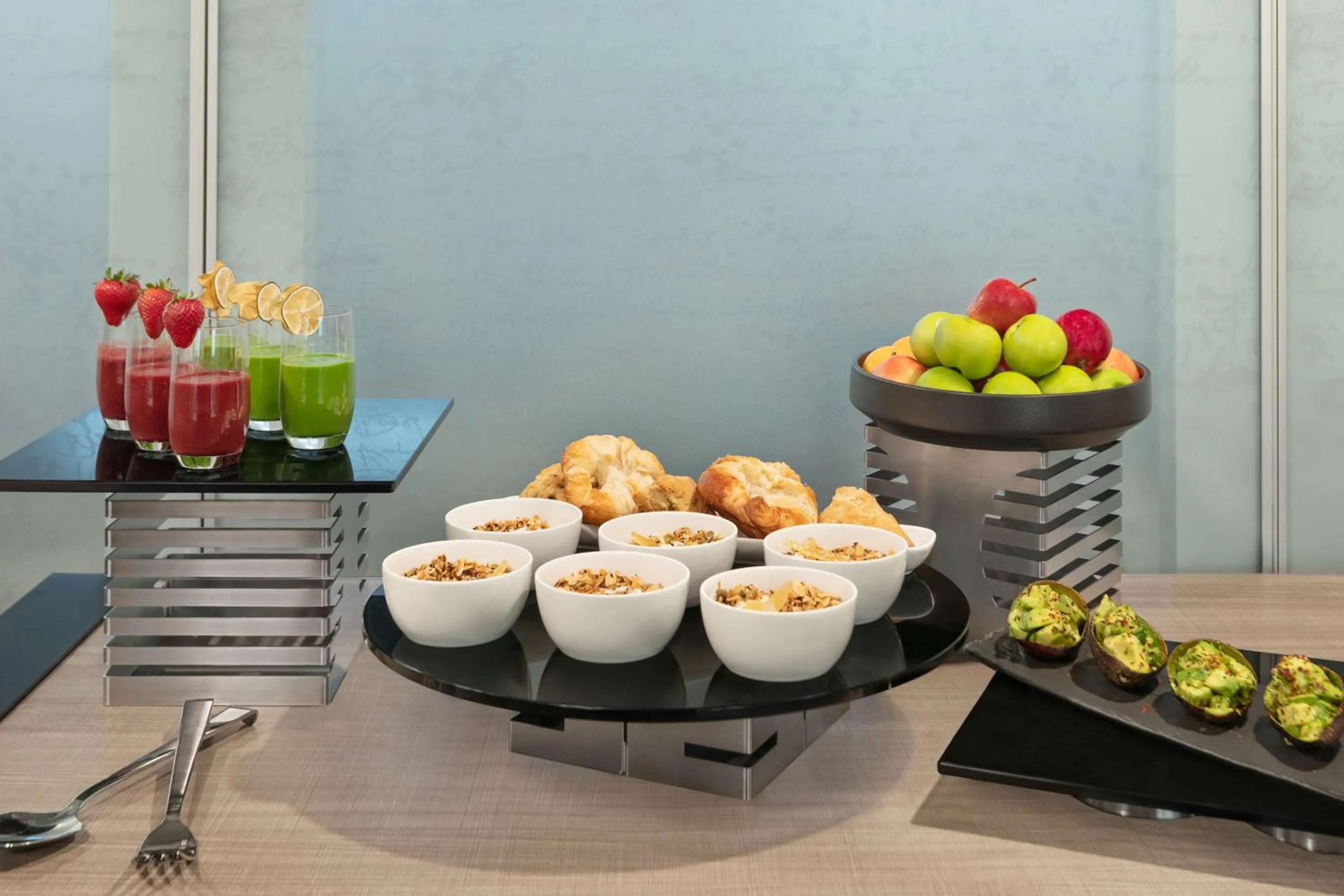 Dining area in The Slate Hotel Denver Downtown, Tapestry by Hilton