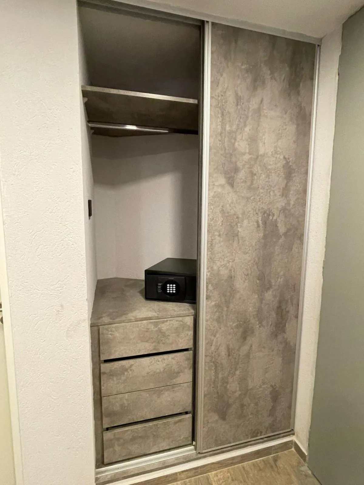 safe in Days Inn Devoto