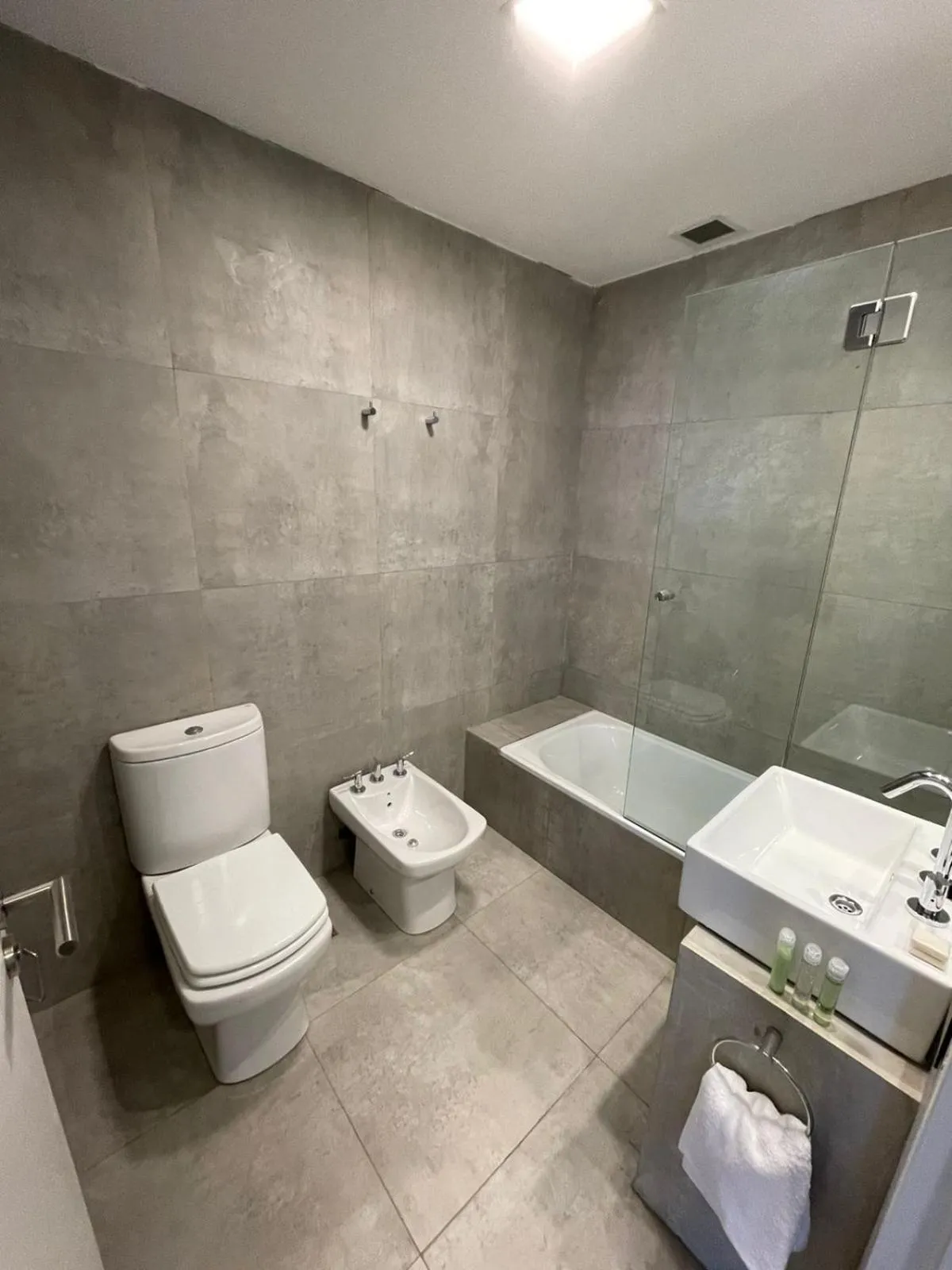 Bathroom in Days Inn Devoto