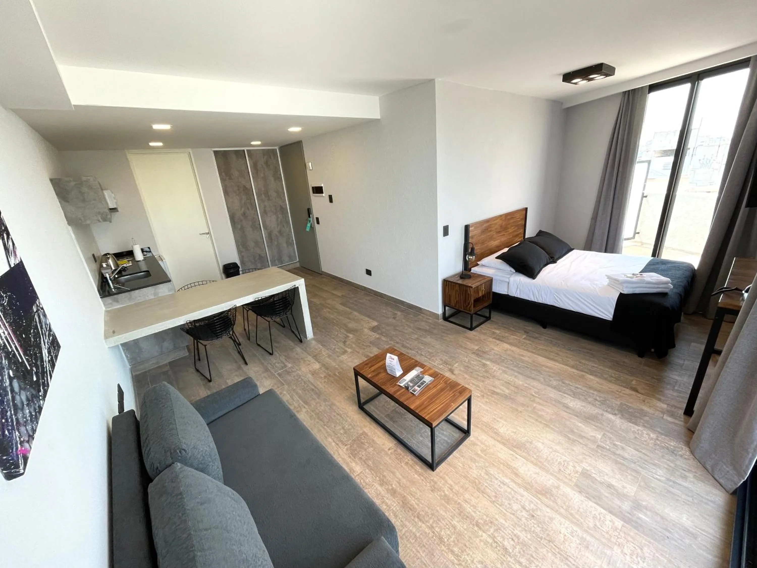 Photo of the whole room, Bed in Days Inn Devoto