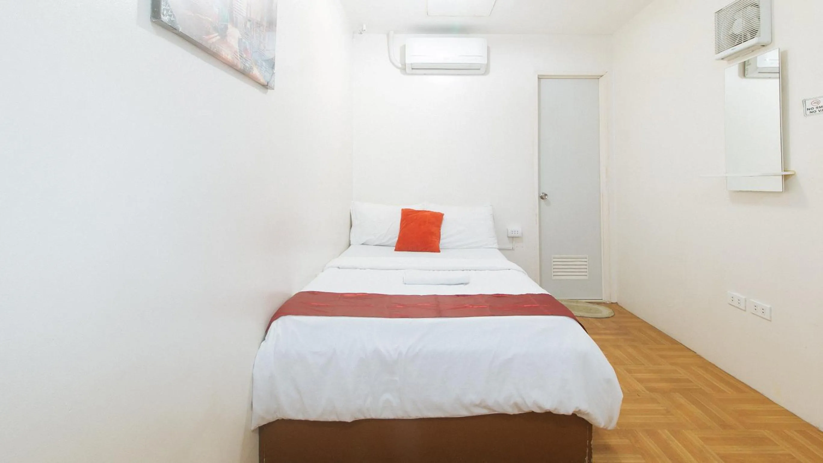 Bed in Nearest Hostel Pasay City by RedDoorz