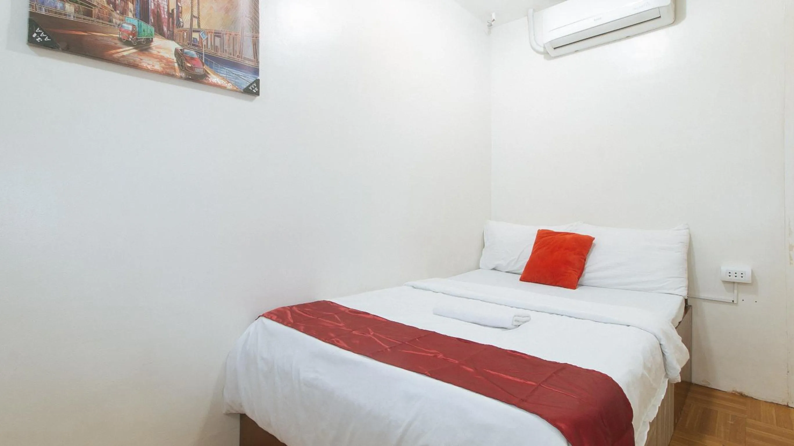 Bed in Nearest Hostel Pasay City by RedDoorz