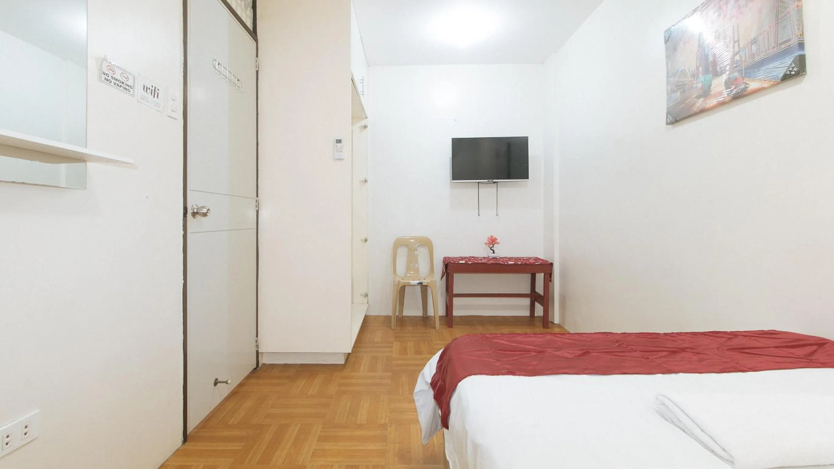Bed in Nearest Hostel Pasay City by RedDoorz
