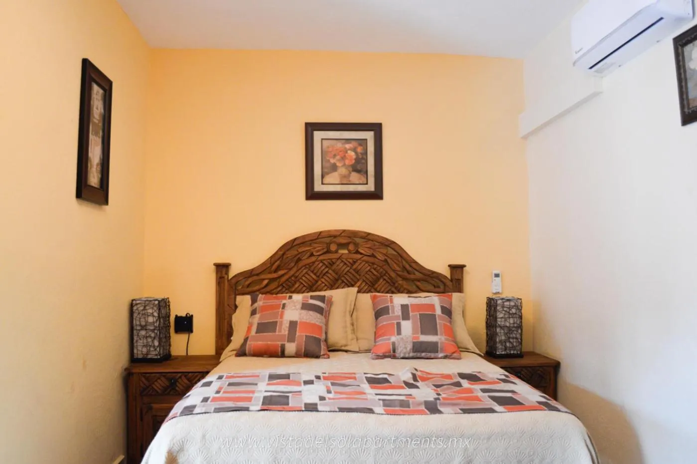 Bed in Vista Del Sol Apartments