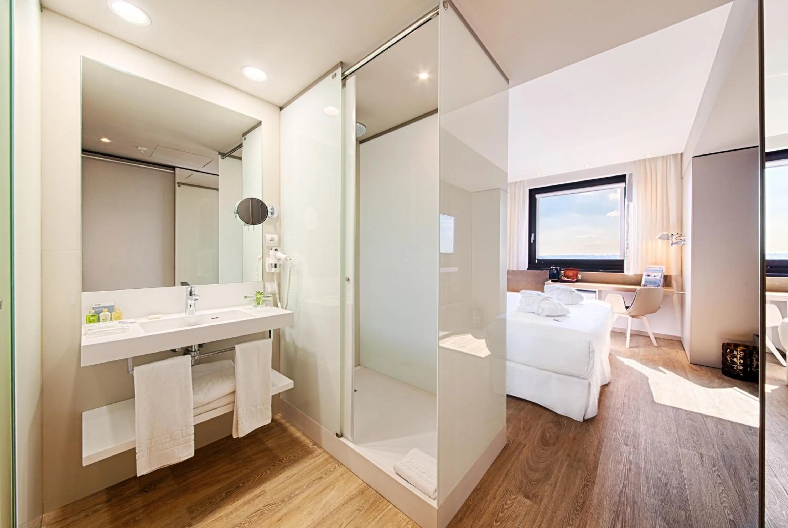 Bathroom, Bed in Occidental Praha