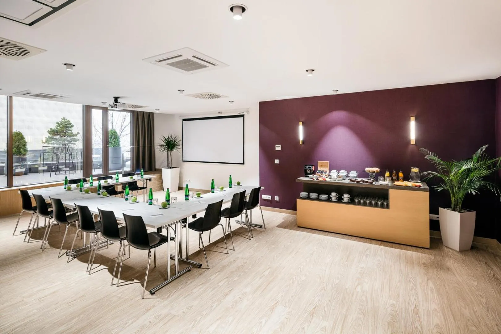 Business facilities in Occidental Praha