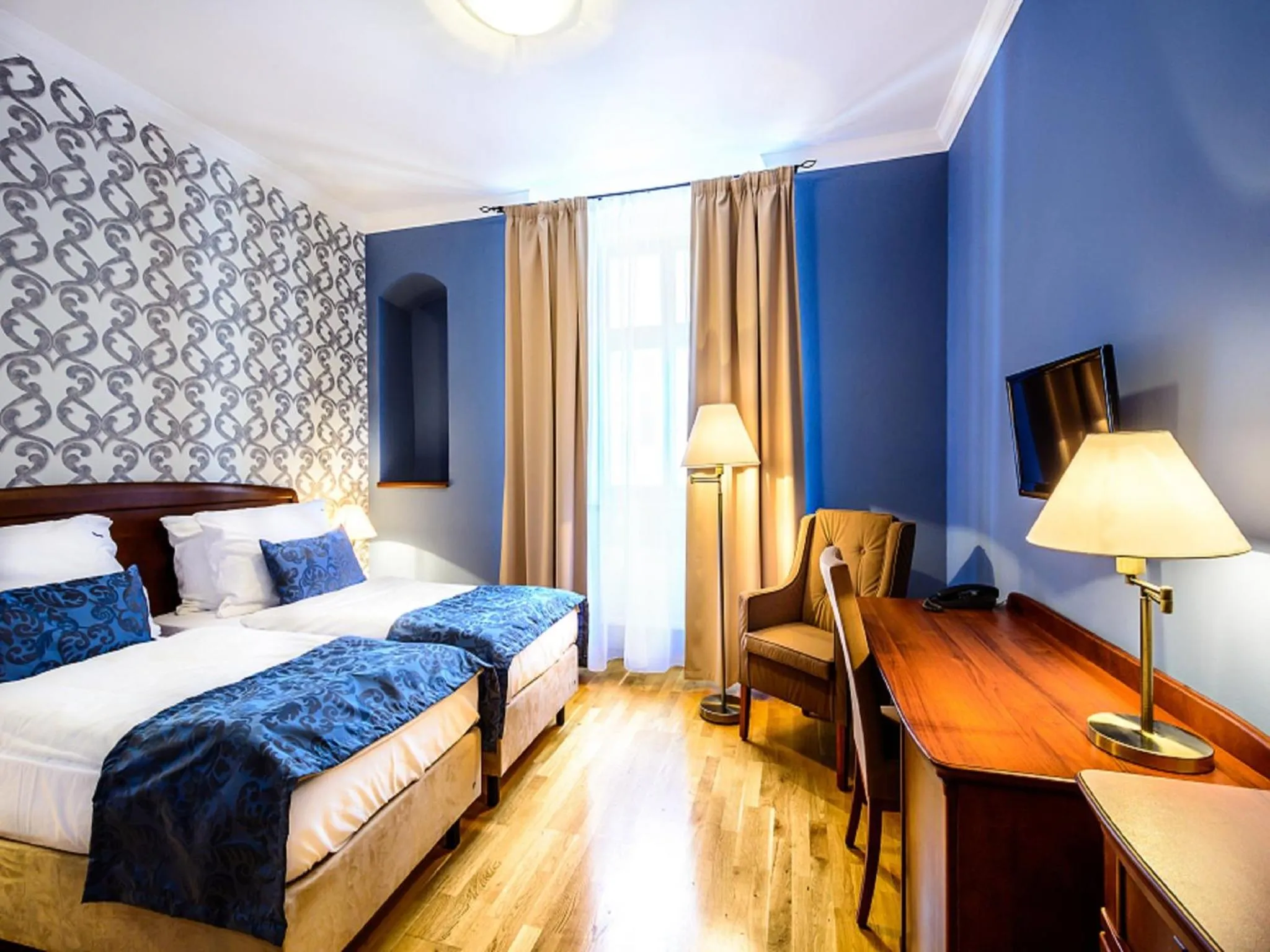 Photo of the whole room, Bed in Alexander