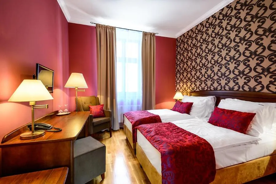 Photo of the whole room, Bed in Alexander