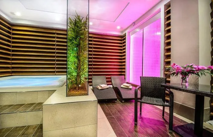 Hot Tub in Alexander