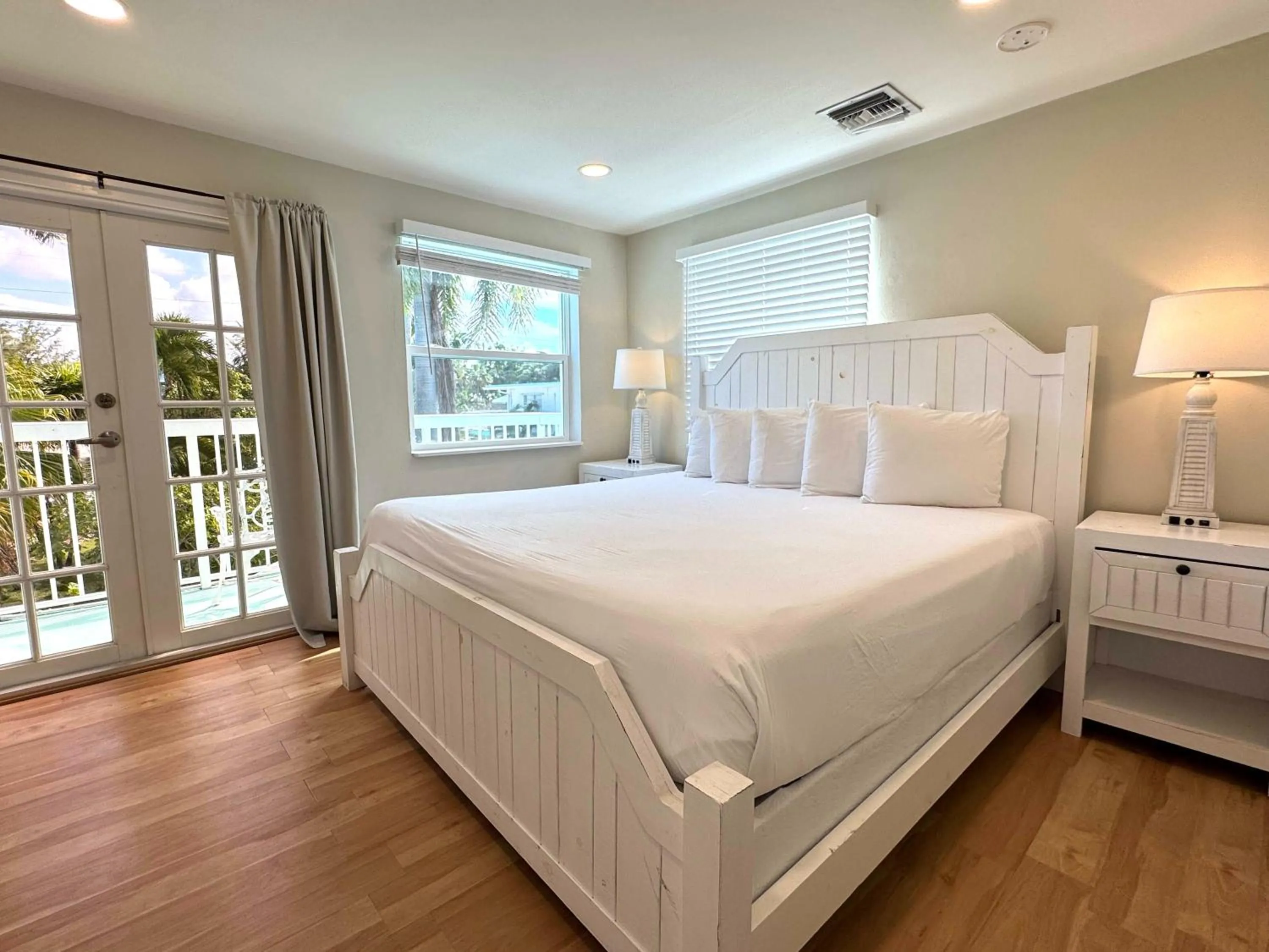 Bed in Gulf View Waterfront Resort