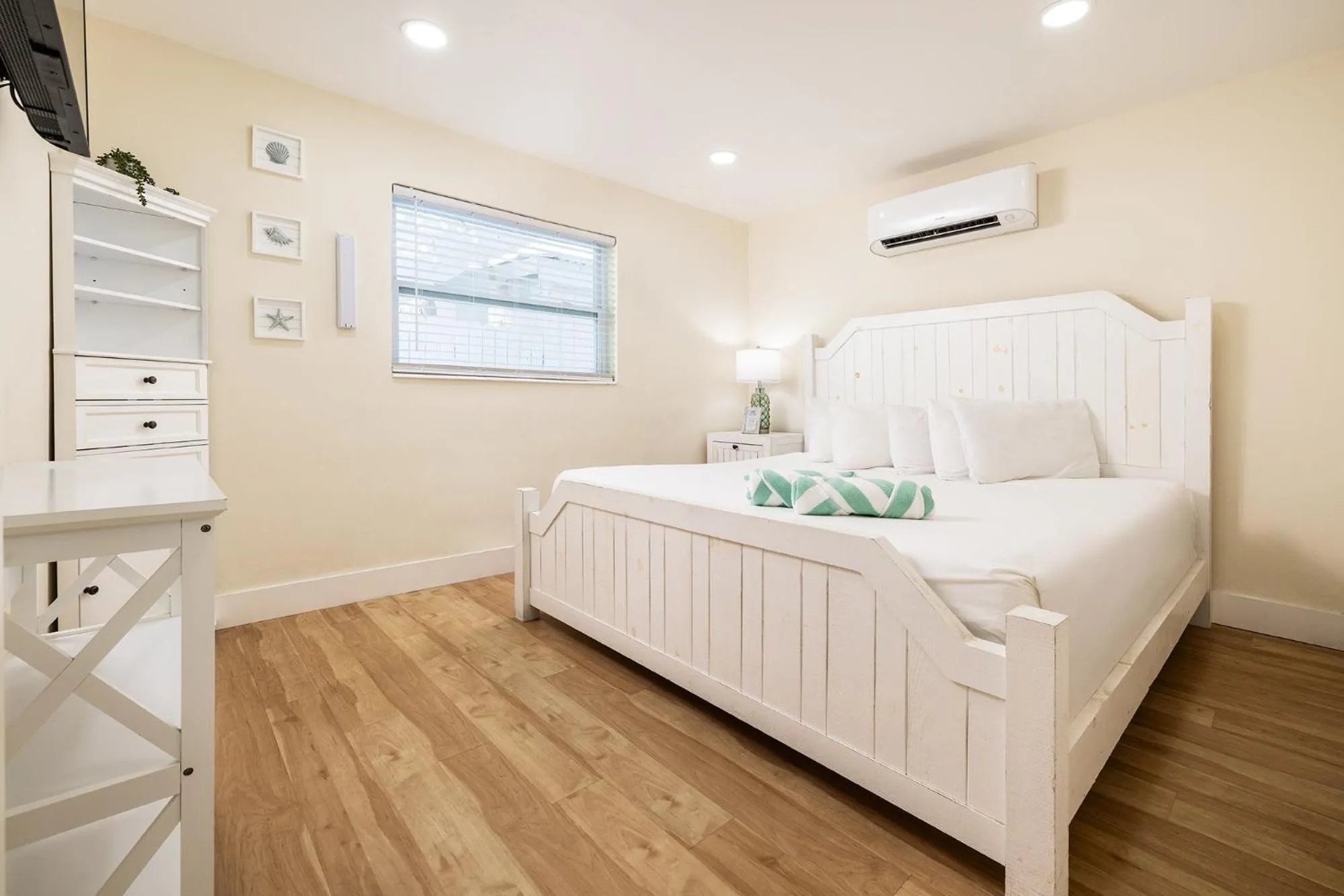 Bed in Gulf View Waterfront Resort